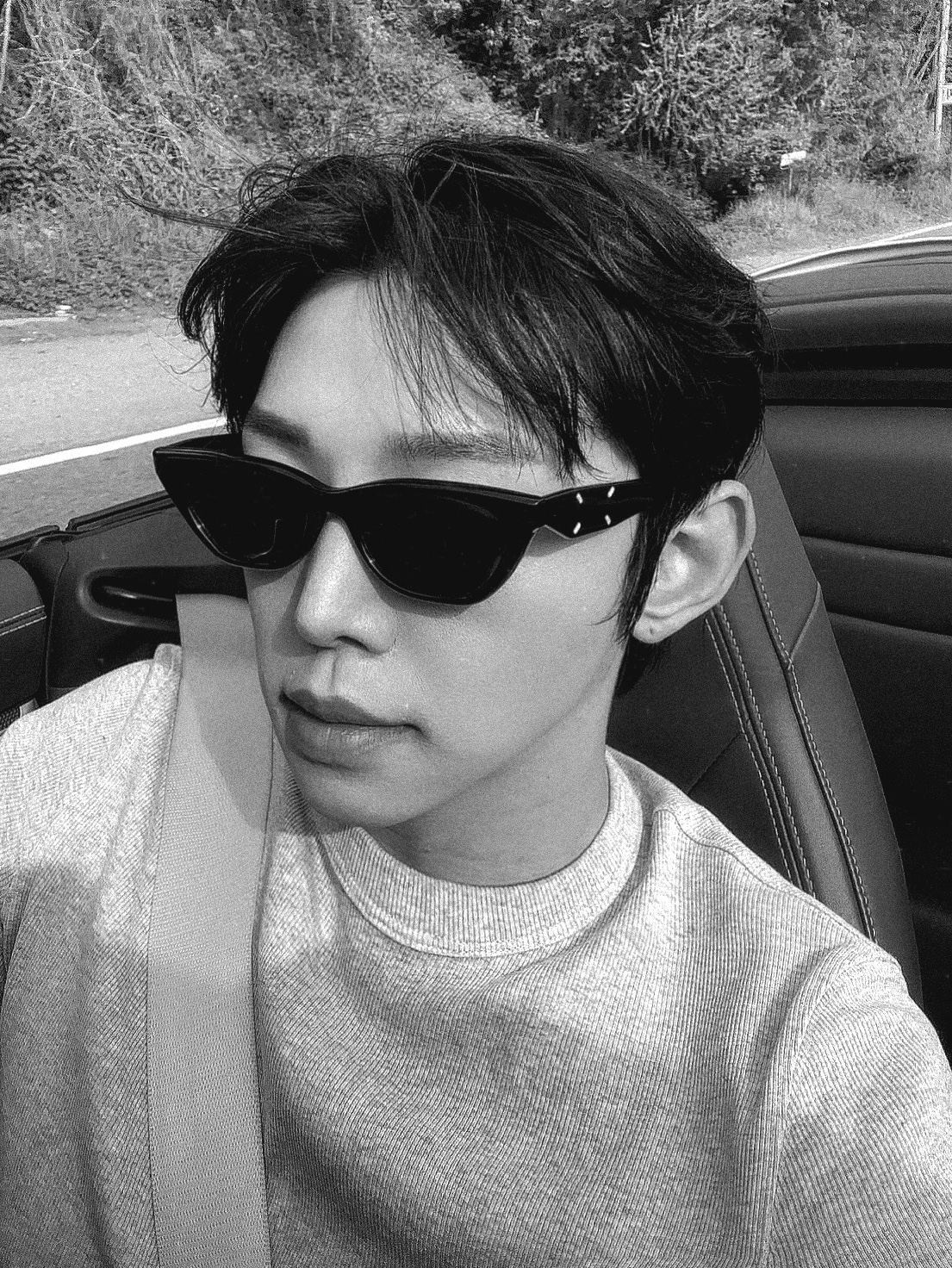 Gentle Monster x Maison Margiela MM208 Black Gray 착용 스타일