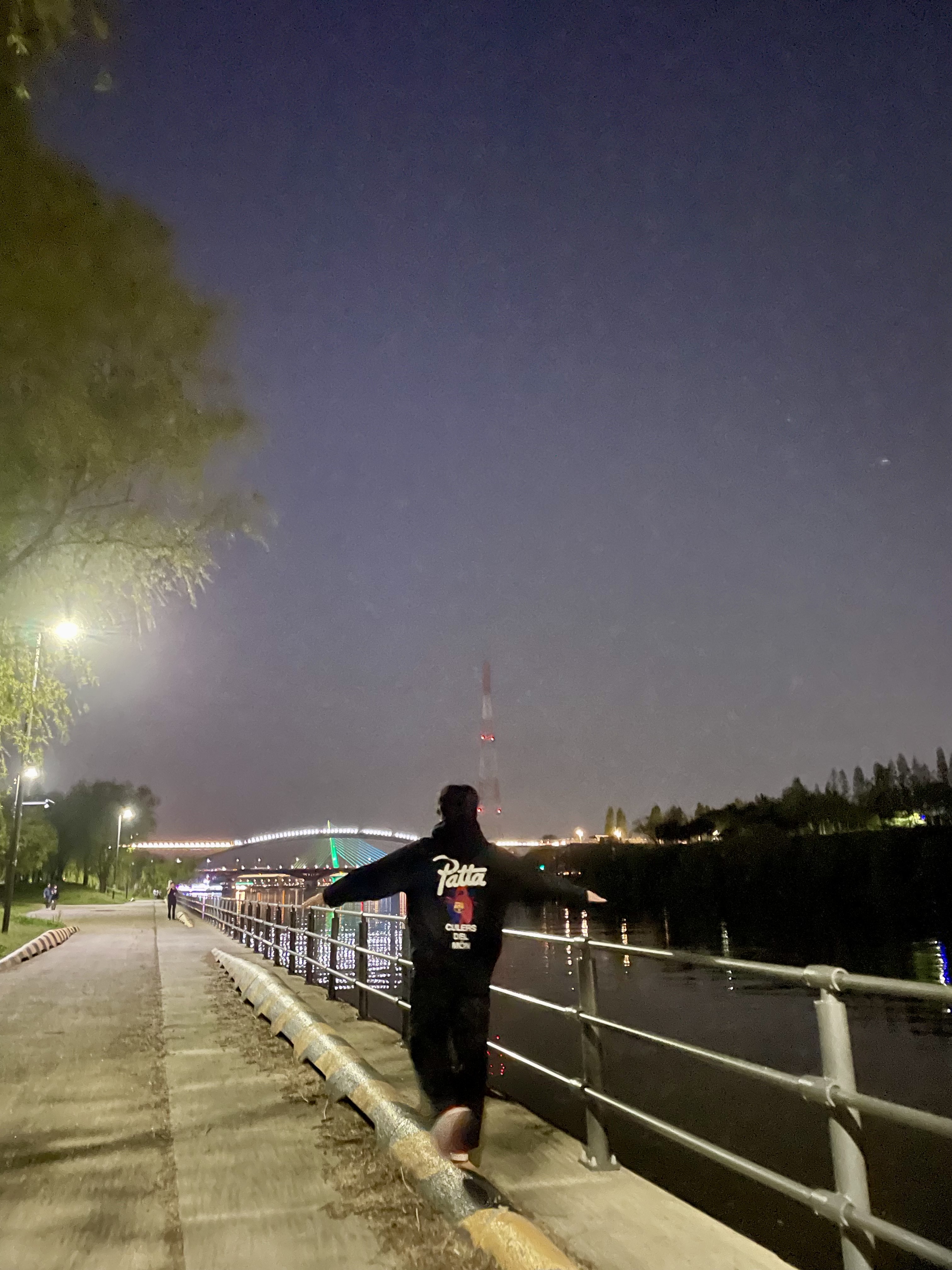 Nike x Patta x FC Barcelona Solo Swoosh Hoodie Culers del Món (FD4147-010), Jordan 1 Retro High OG Chicago 2022 착용 스타일 - 1