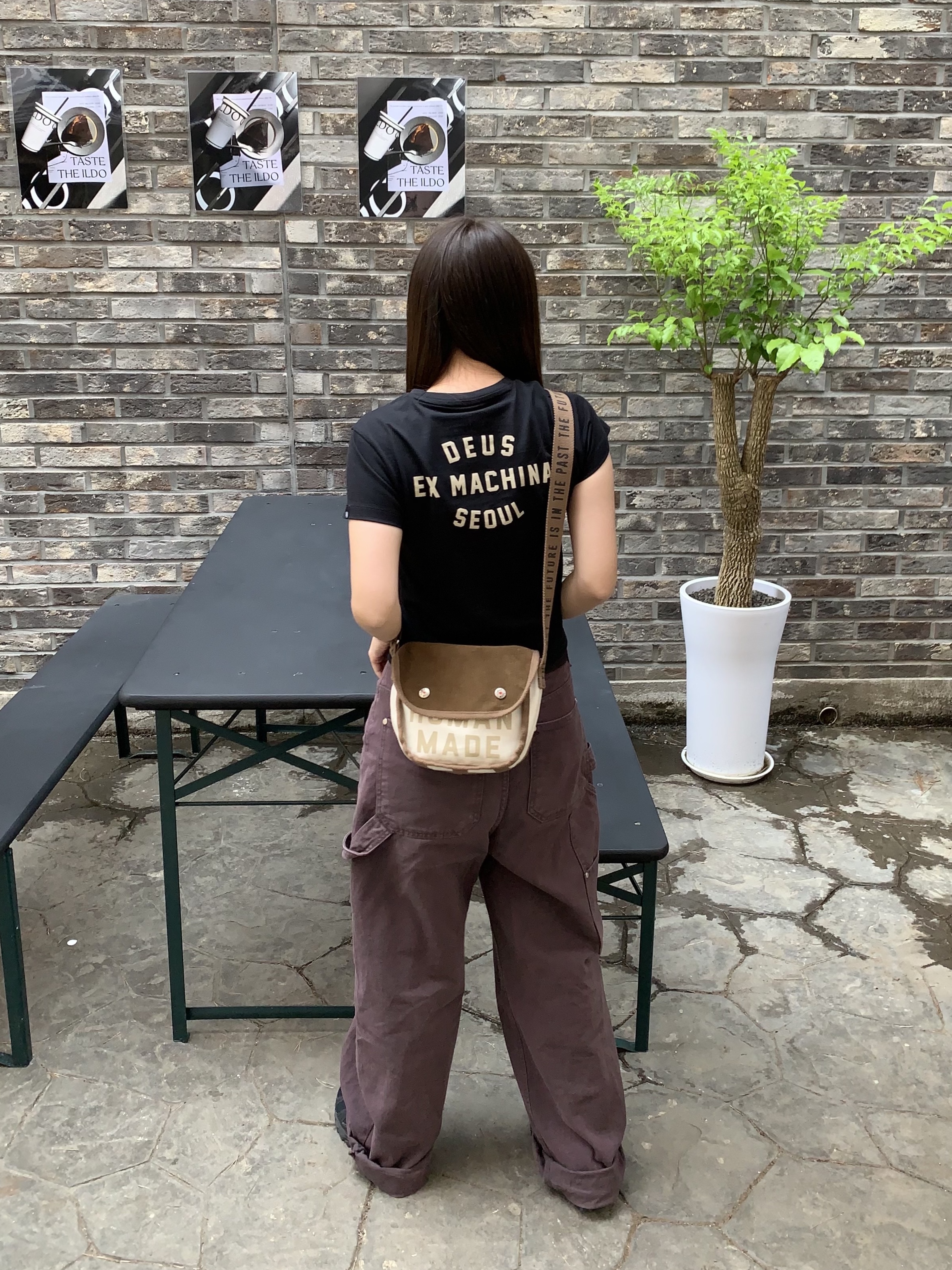 (W) Deus Ex Machina W. Seoul College Address Crop T-Shirt Black, Human Made Shoulder Bag Brown 착용 스타일