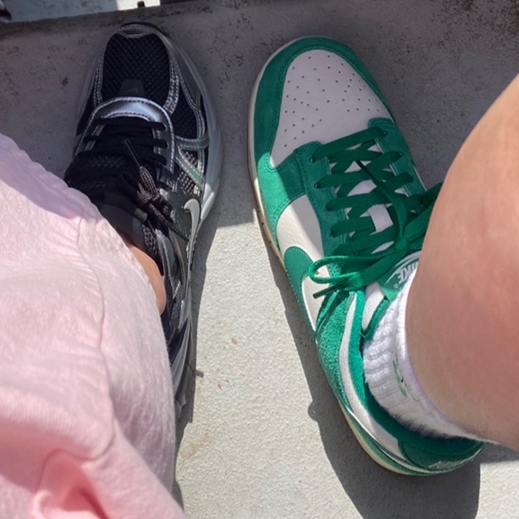 (W) Nike V2K Run Black Dark Smoke Grey, Nike Dunk Low SE Phantom Malachite 착용 스타일