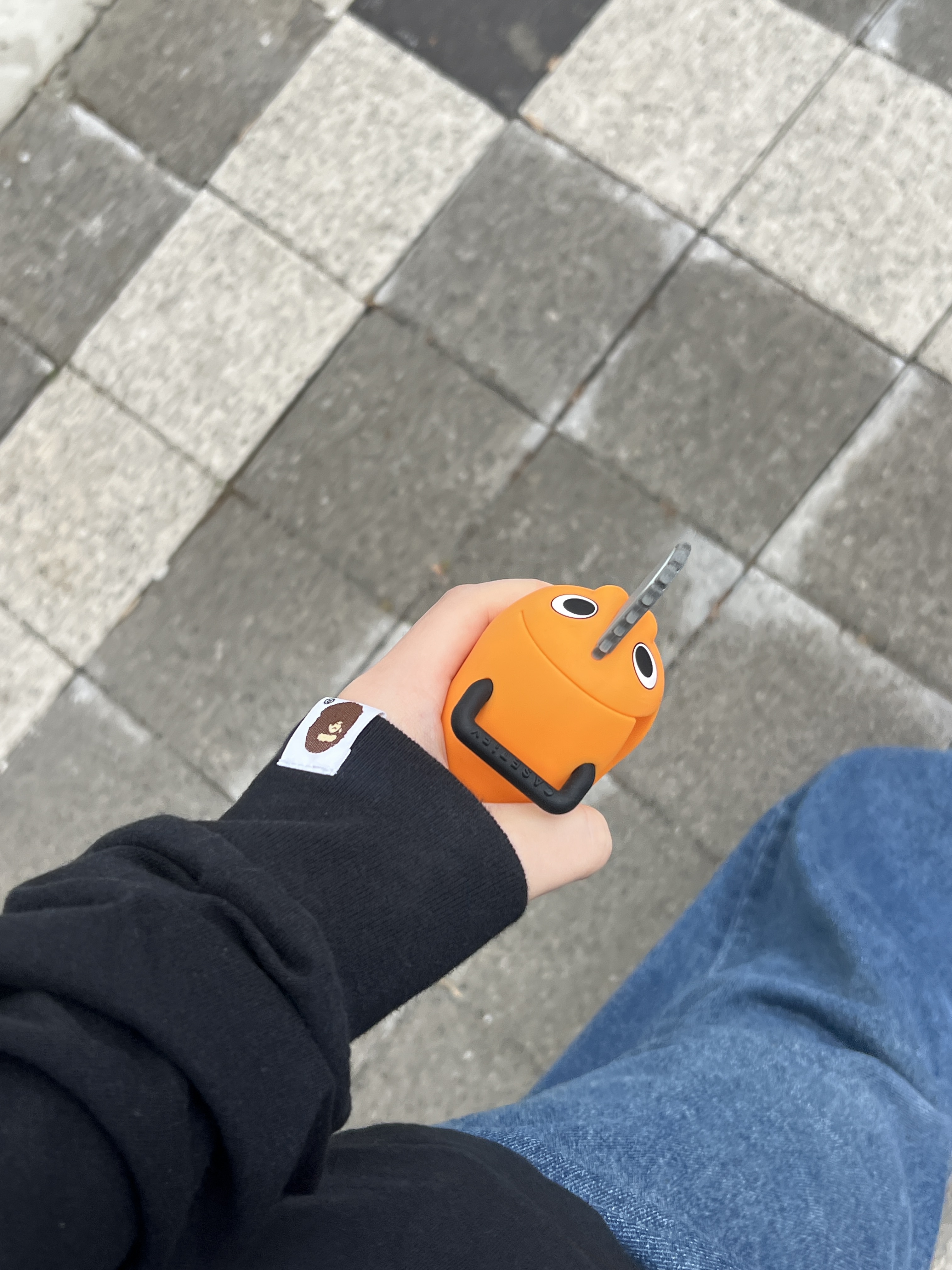 Casetify x Chainsaw Man Pochita Collectible AirPods Pro 1st/2nd Gen Case 착용 스타일