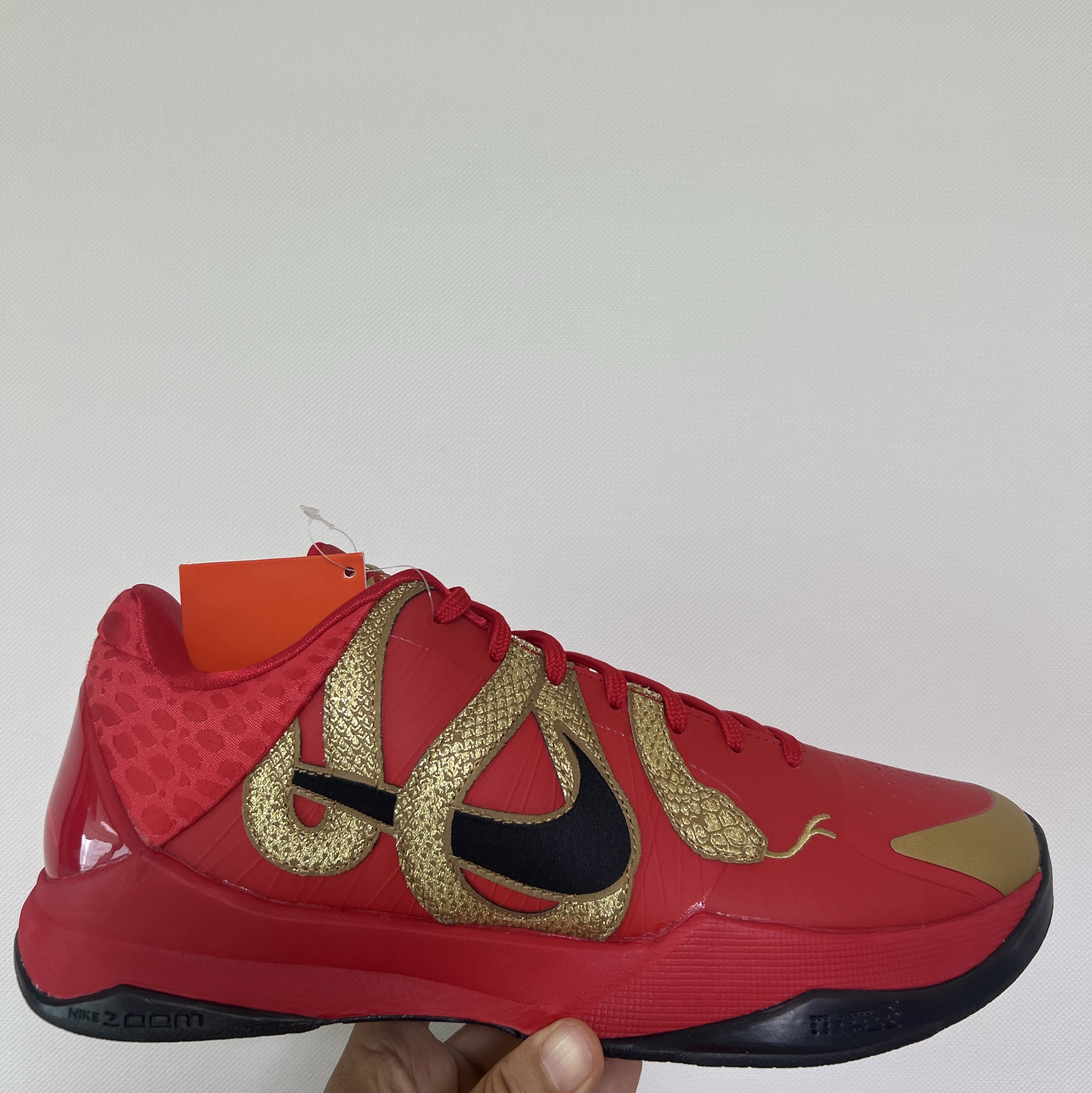 Nike Kobe 5 Protro Year of the Mamba University Red 착용 스타일 - 1