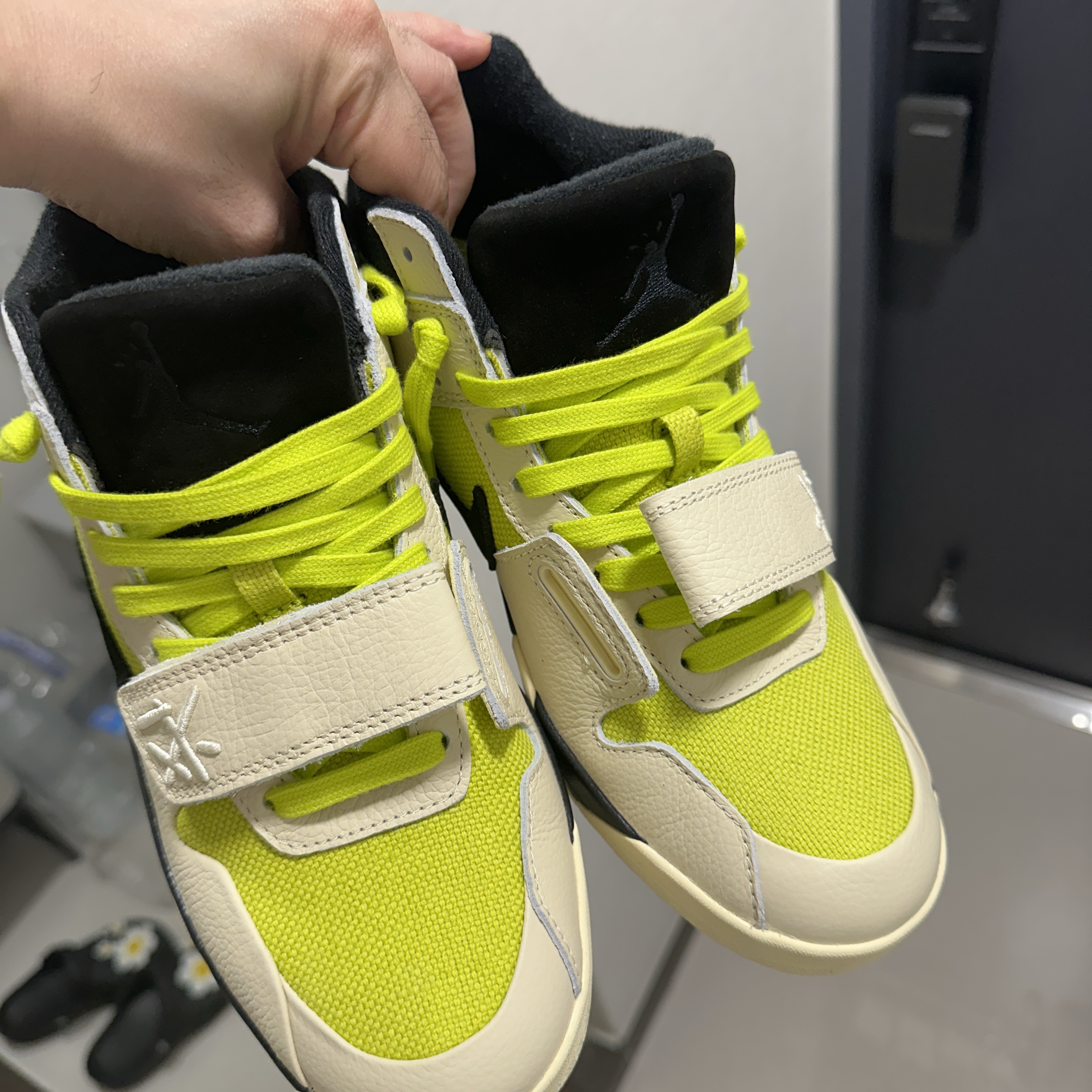 Jordan x Travis Scott Jumpman Jack TR Bright Cactus 착용 스타일 - 2