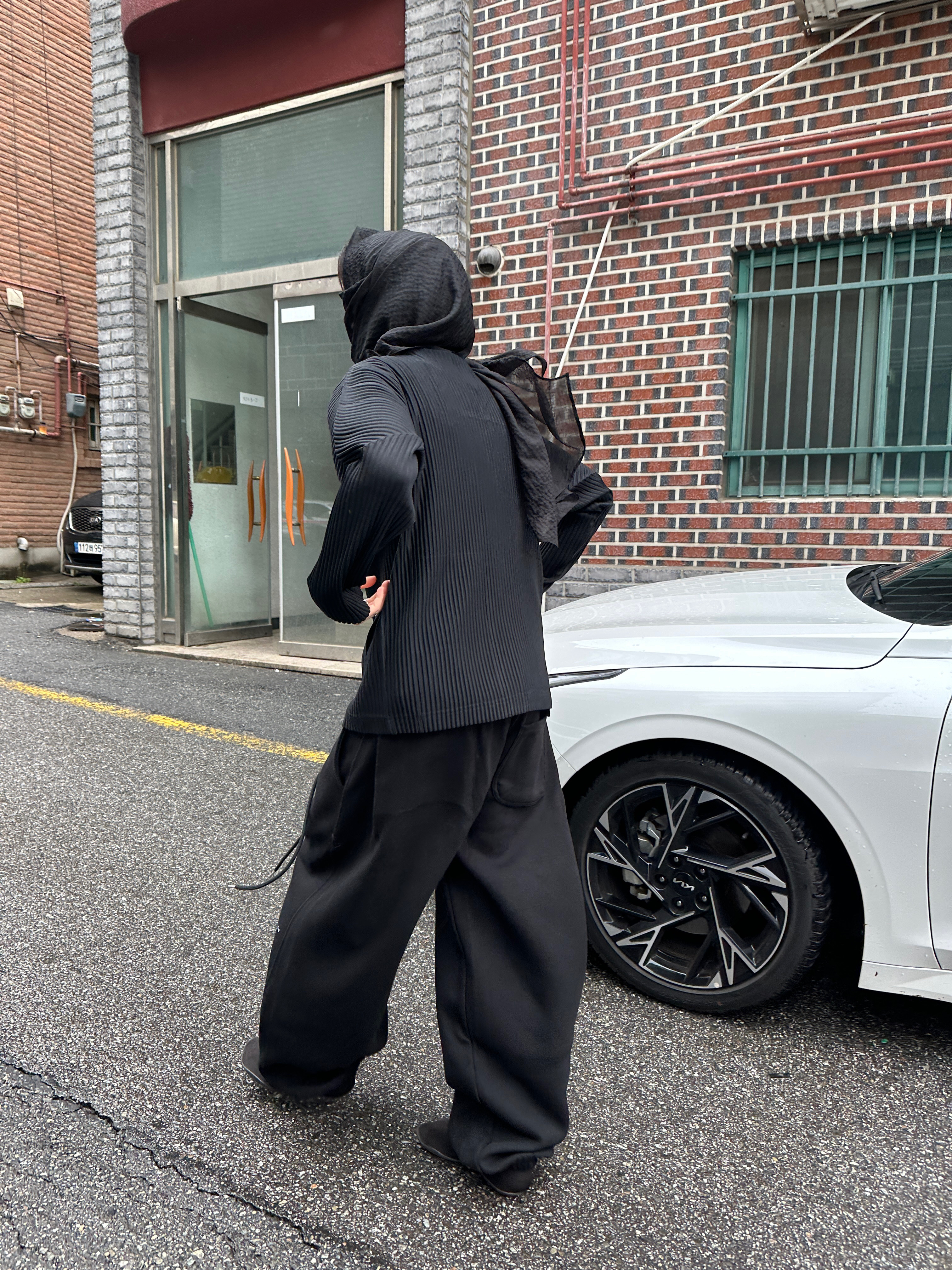 Undermycar Mu.03 Anti Fxxking Logo Play Oversized Sweat Jogger Black, Homme Plisse Issey Miyake Basics Zip Up Jacket Black 착용 스타일 - 2