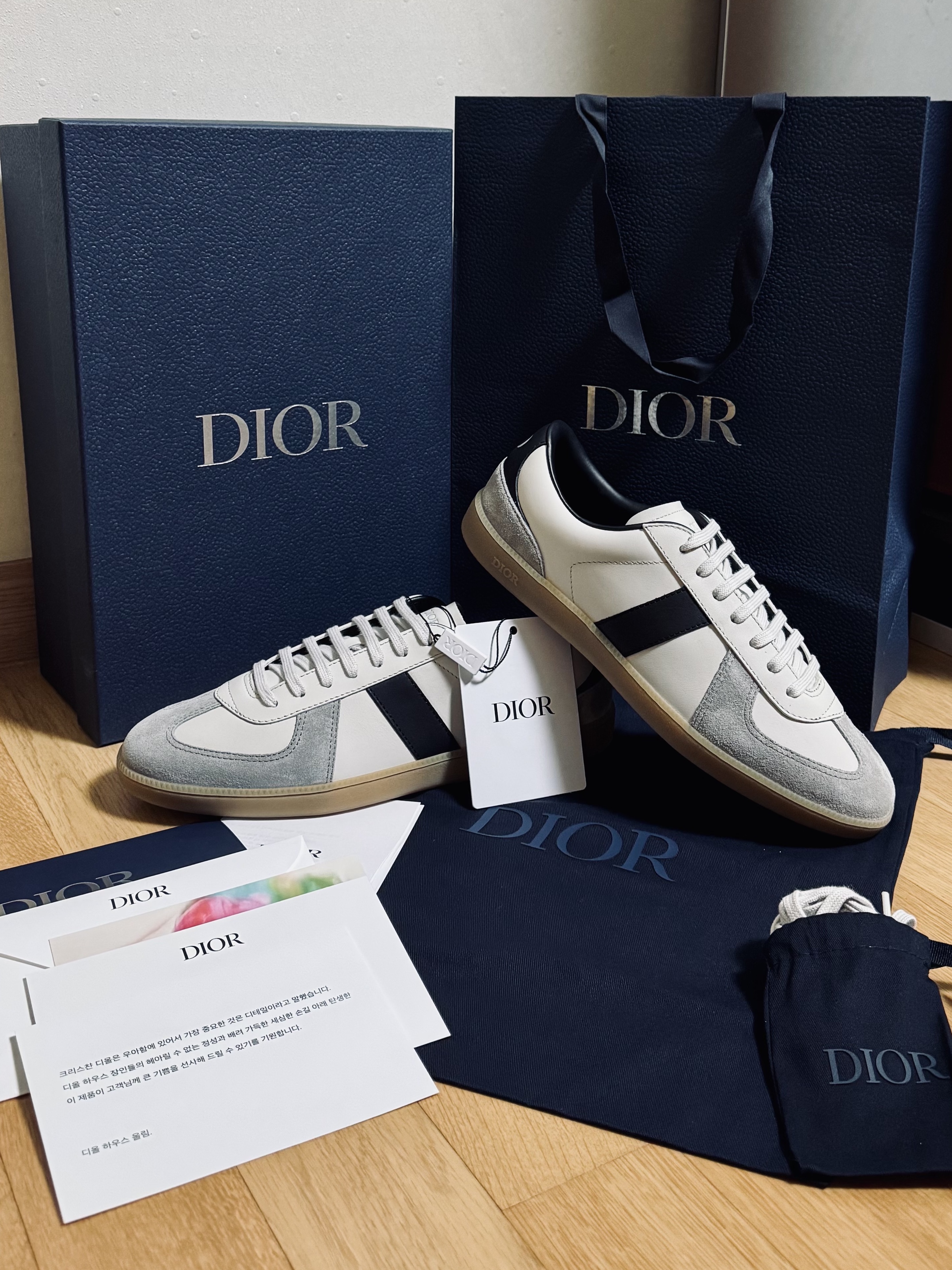 Dior B01 Matchpoint Sneakers Smooth Calfskin with White Suede Cognac White, Dior B01 Matchpoint Sneakers Smooth Calfskin with Gray Suede Black White 착용 스타일