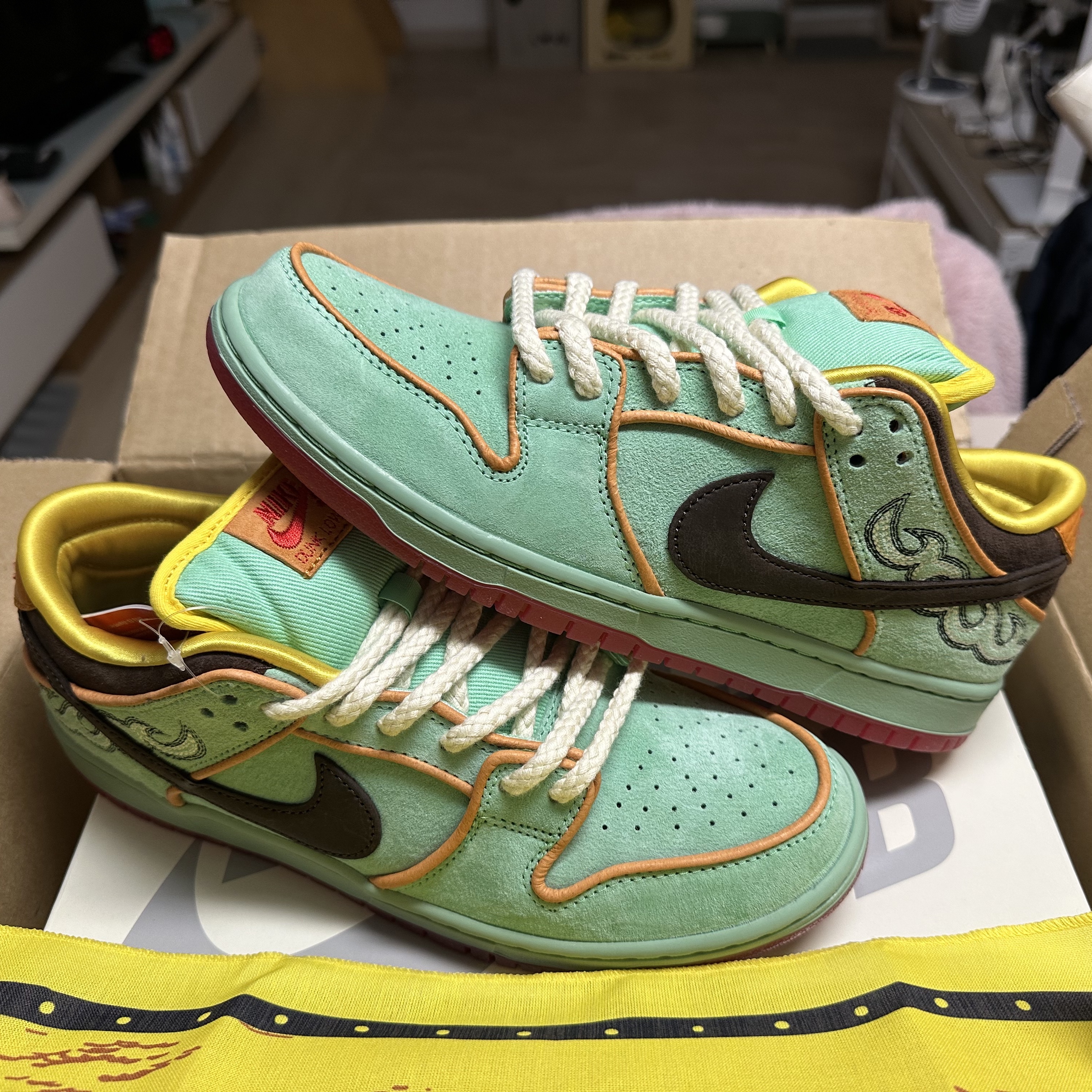 Nike SB Dunk Low Pro Tourmaline 착용 스타일 - 2