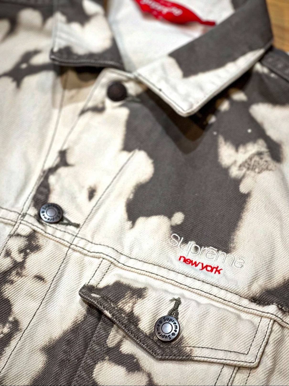 Supreme Denim Trucker Jacket Bleached - 25SS, Supreme Baggy Denim Shorts Bleached - 25SS 착용 스타일 - 2