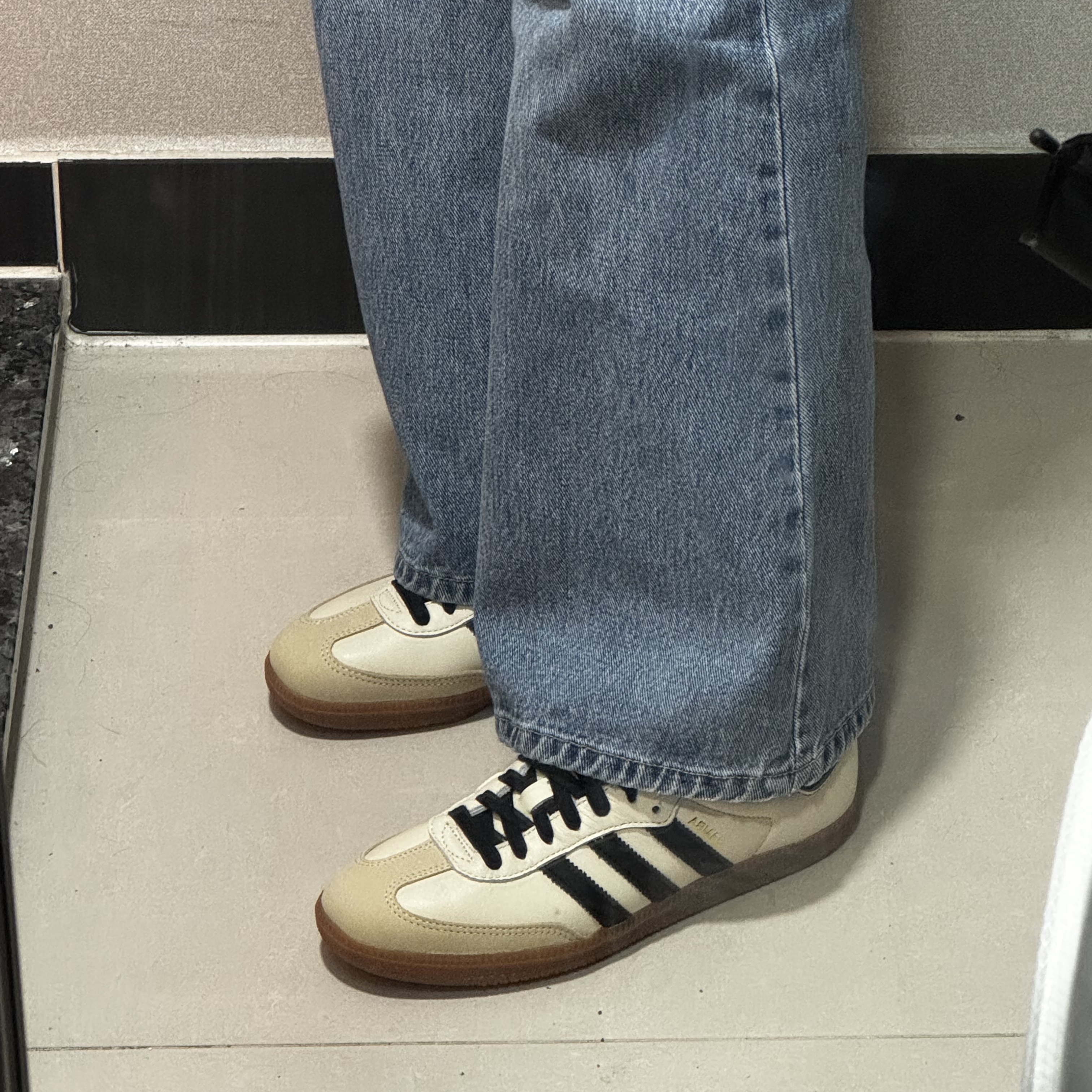 (W) Adidas Samba OG Cream White Core Black 착용 스타일