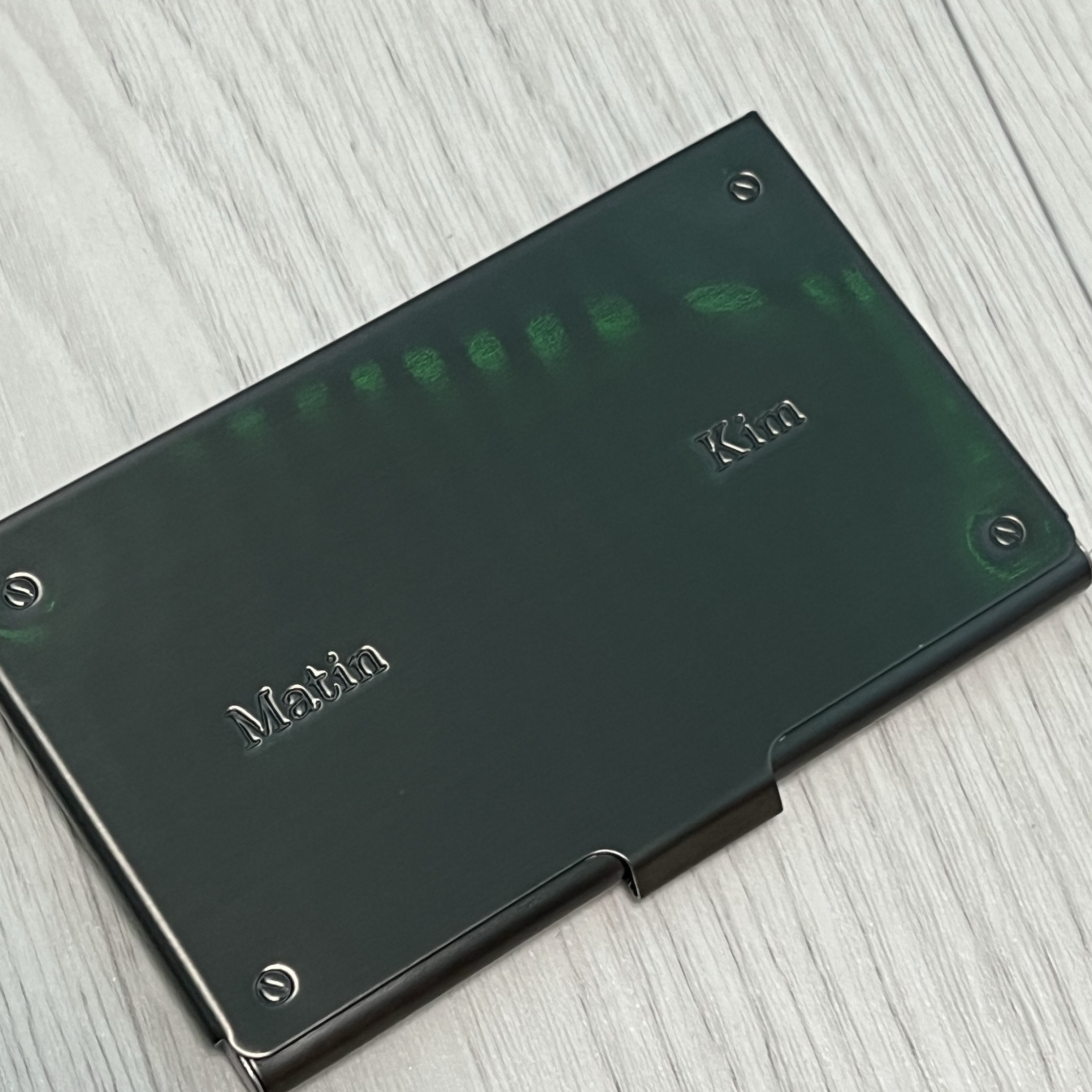 Matin Kim Signature Metal Card Holder Black 착용 스타일