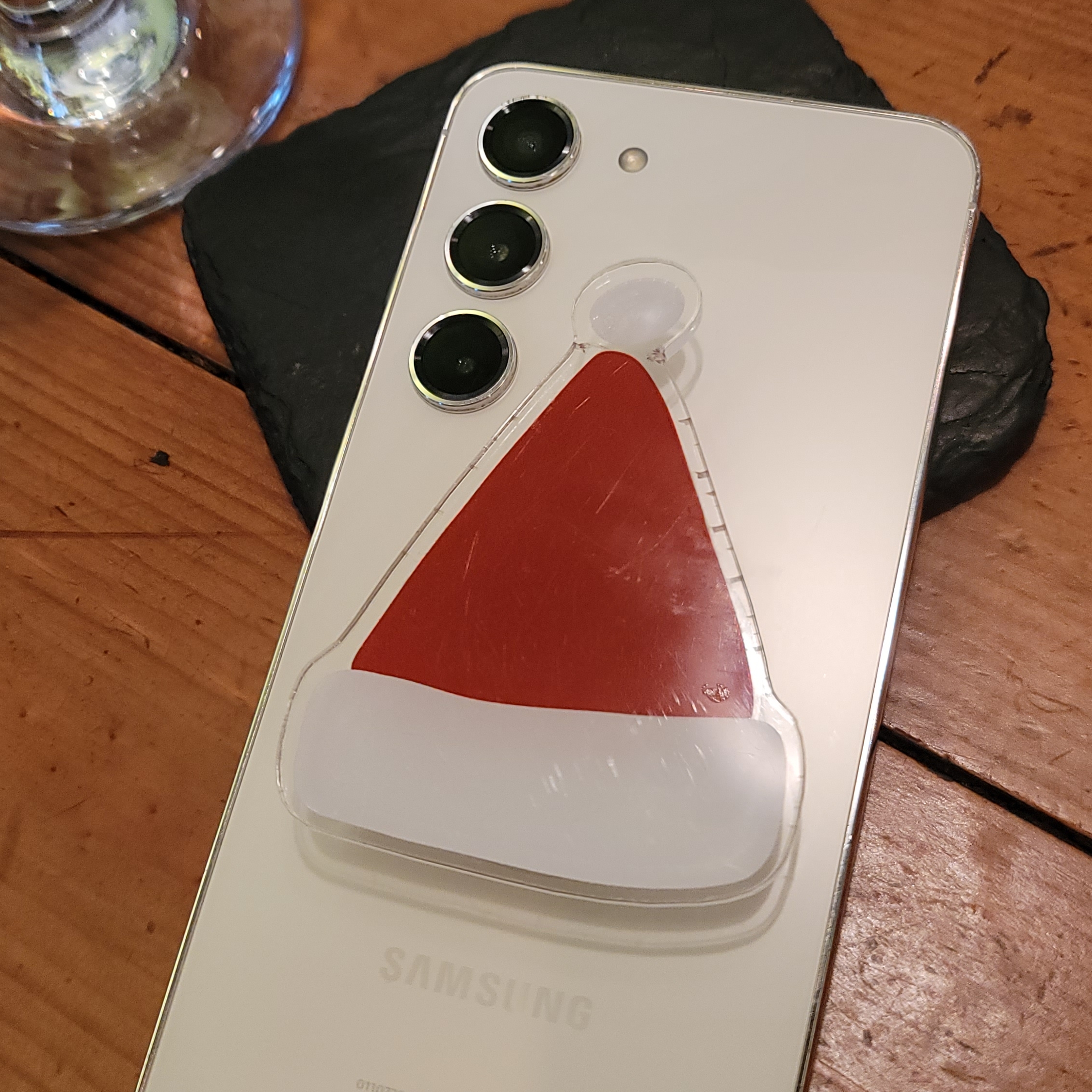 [A등급] Refurbished Galaxy S23 FE 256GB Cream 착용 스타일 - 3