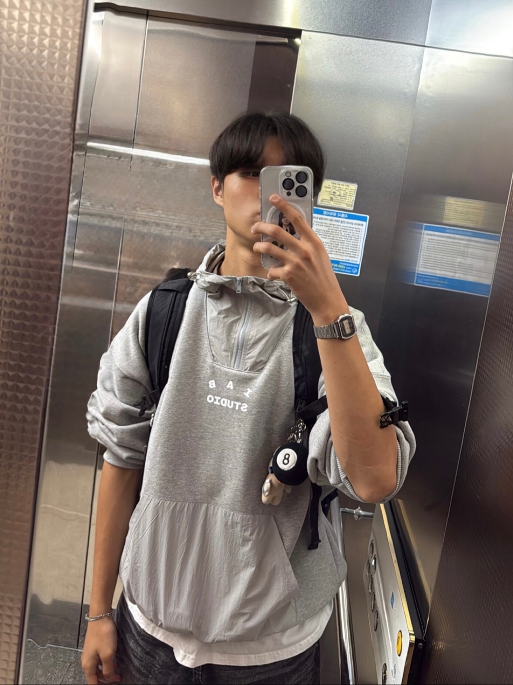 IAB Studio Woven Hoodie Gray White 착용 스타일