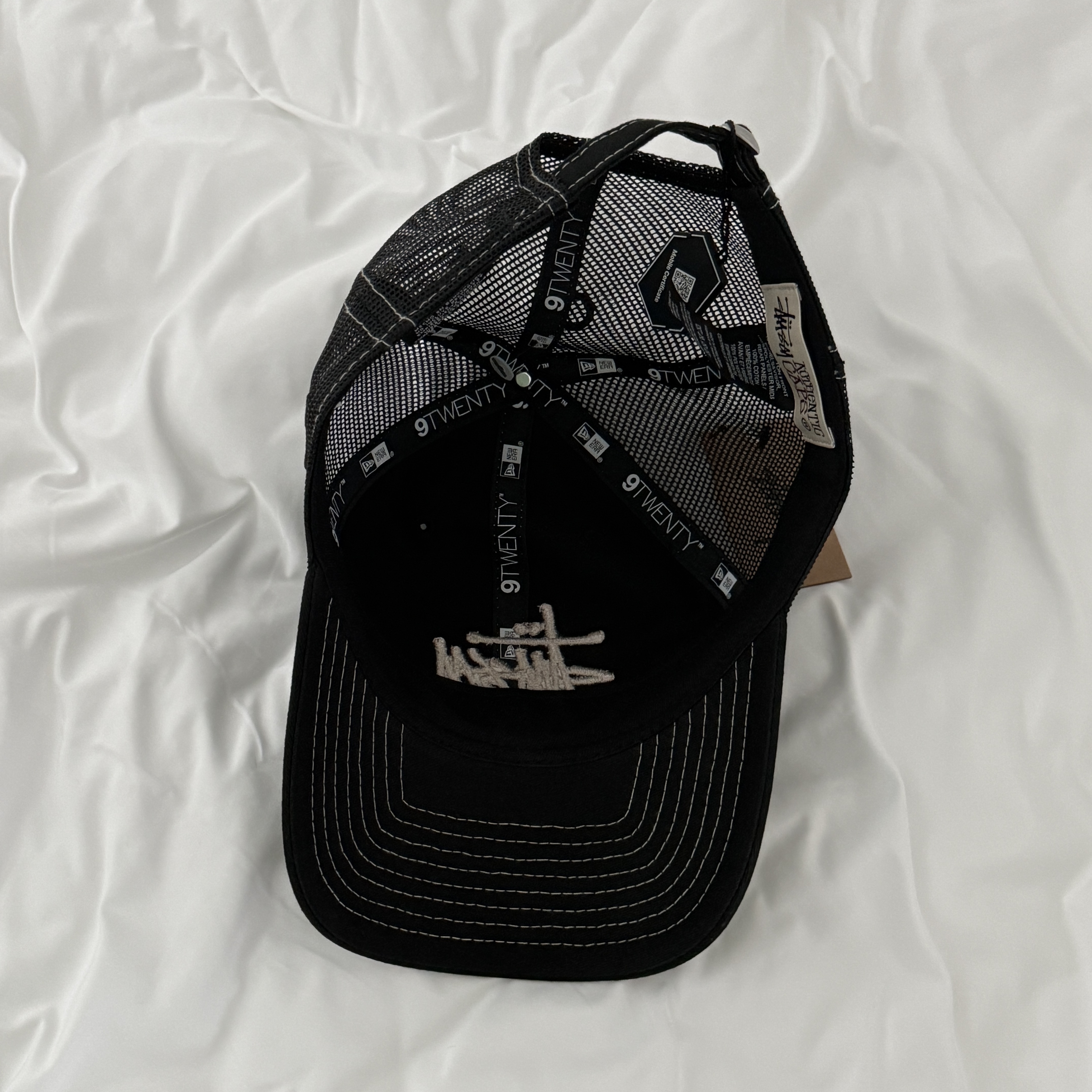 Stussy New Era 9twenty Basic Trucker Black 착용 스타일 - 2