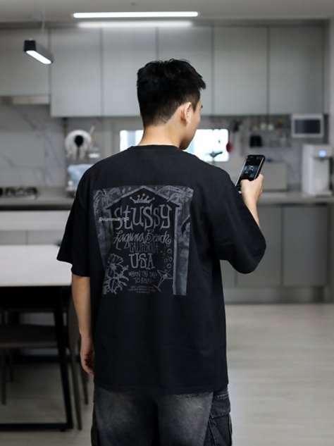 Stussy Beach House Pigment Dyed T-Shirt Black 착용 스타일 - 1