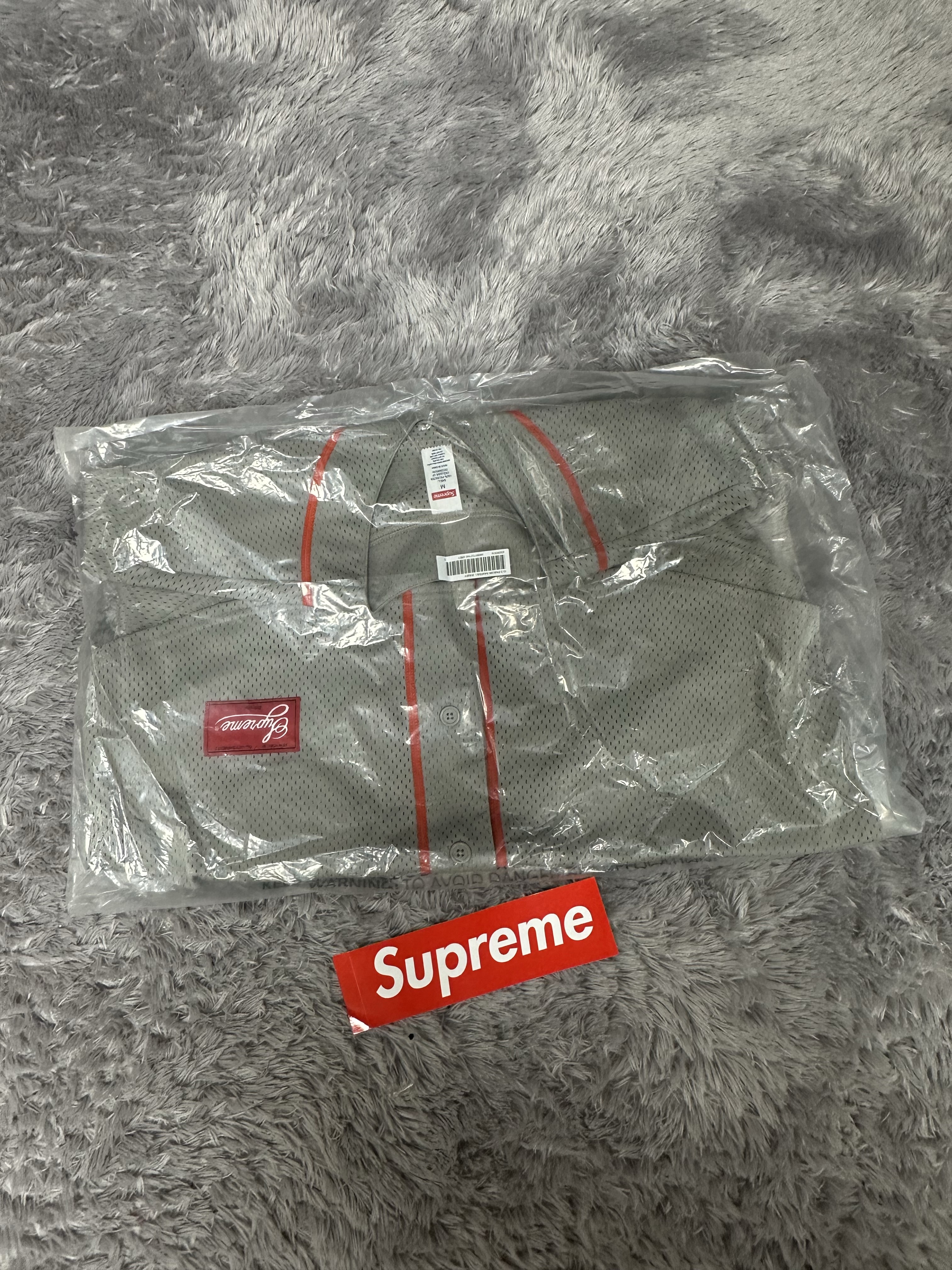 Supreme Old English Baseball Jersey Grey - 25SS 착용 스타일 - 3