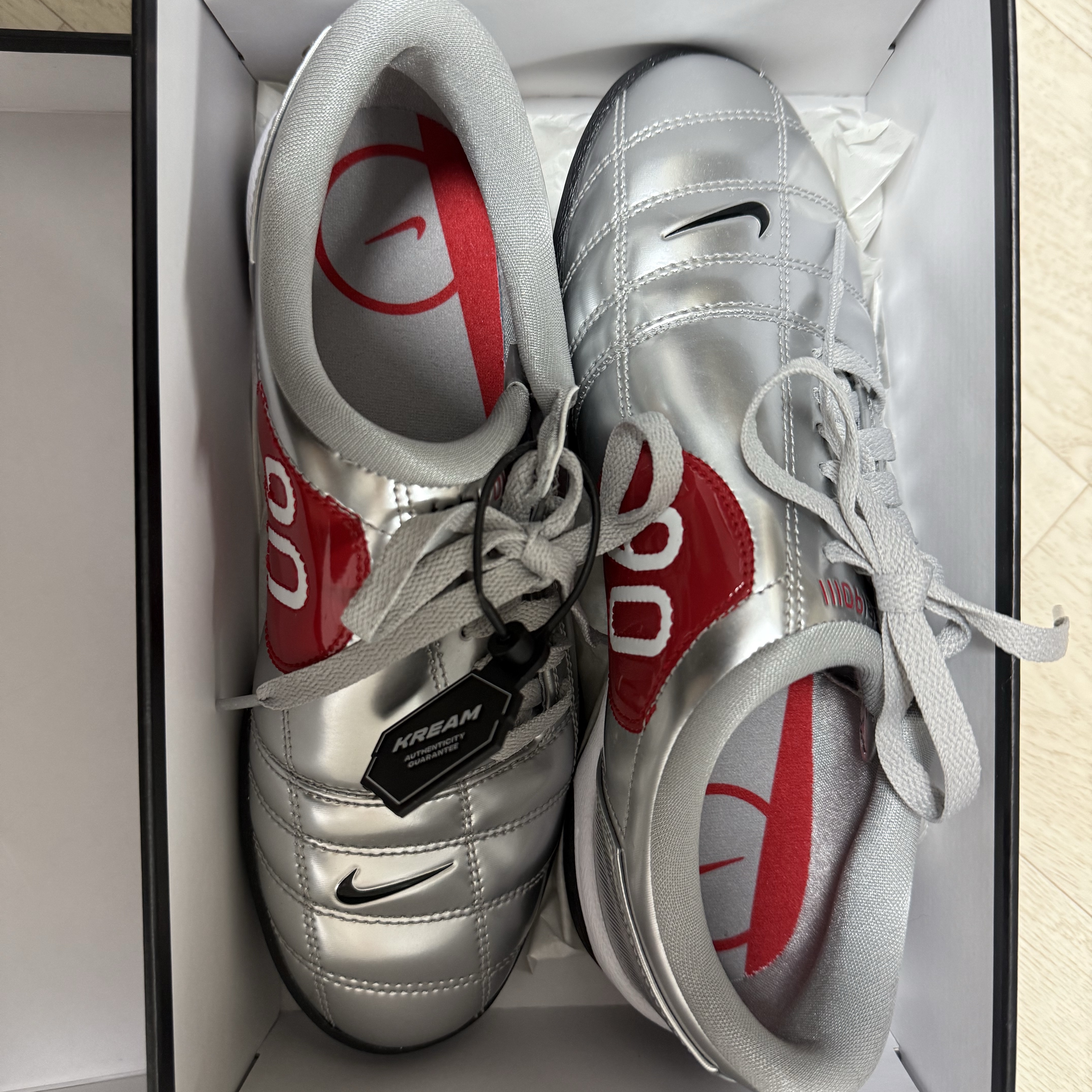 Nike Total 90 III SP Metallic Silver and Black 착용 스타일