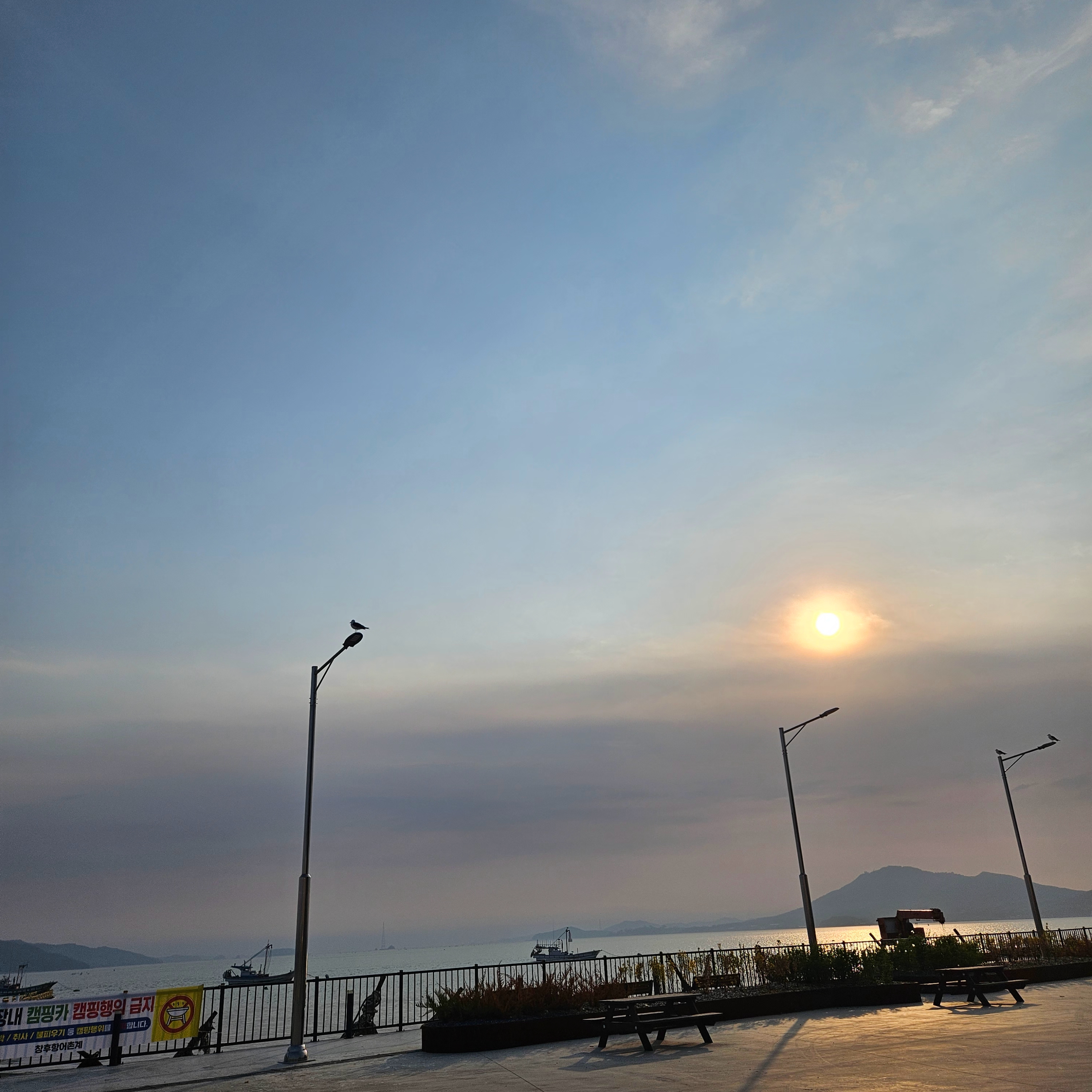 (W) New Balance x Miu Miu 530 Suede Mesh Sneakers Ecru, Nike x Bode Mesh Jersey Ecru - Asia 착용 스타일 - 3