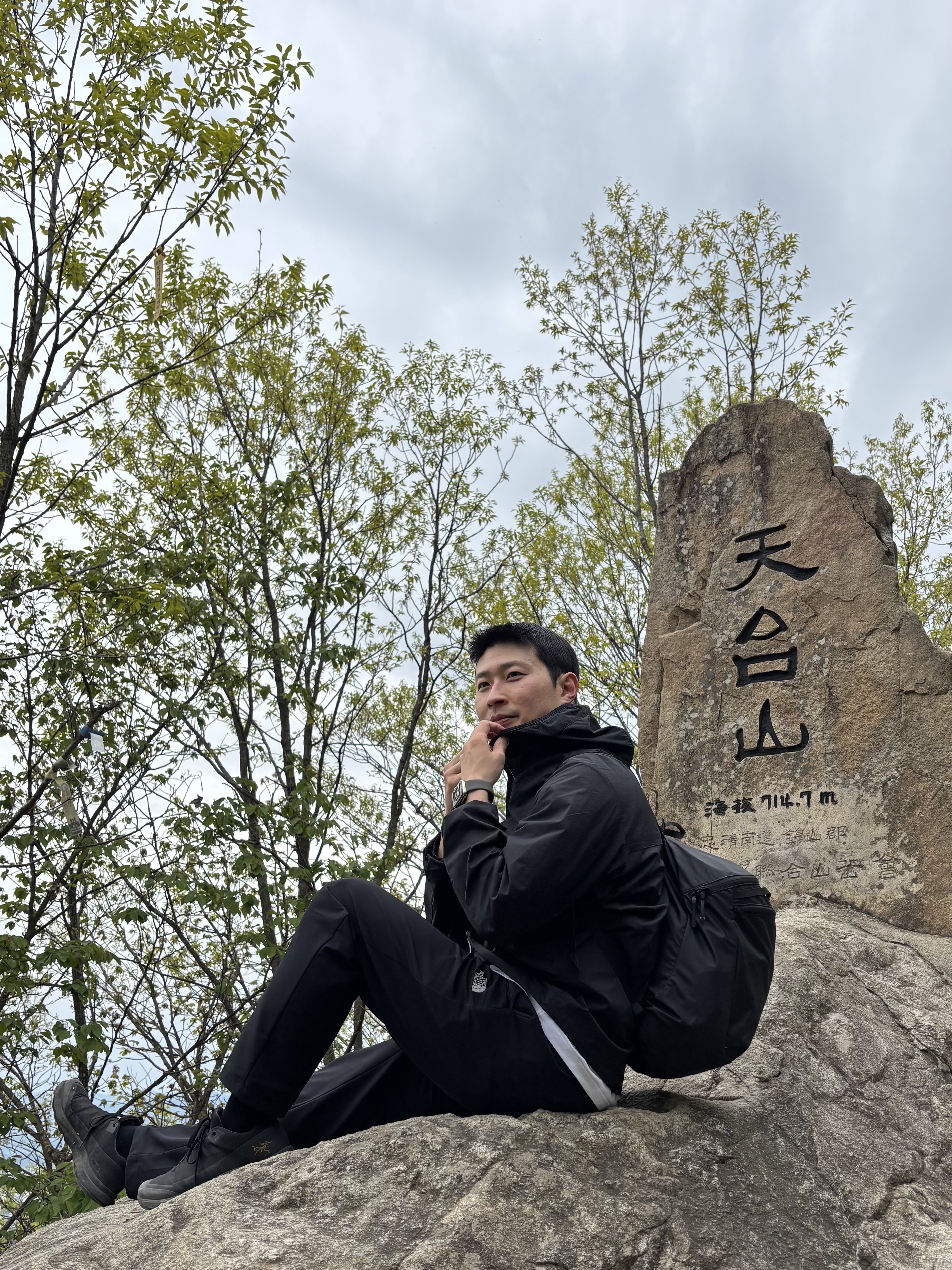 Salomon Modisay Aero Black, Arc'teryx Heliad 15 Backpack Black 착용 스타일 - 2
