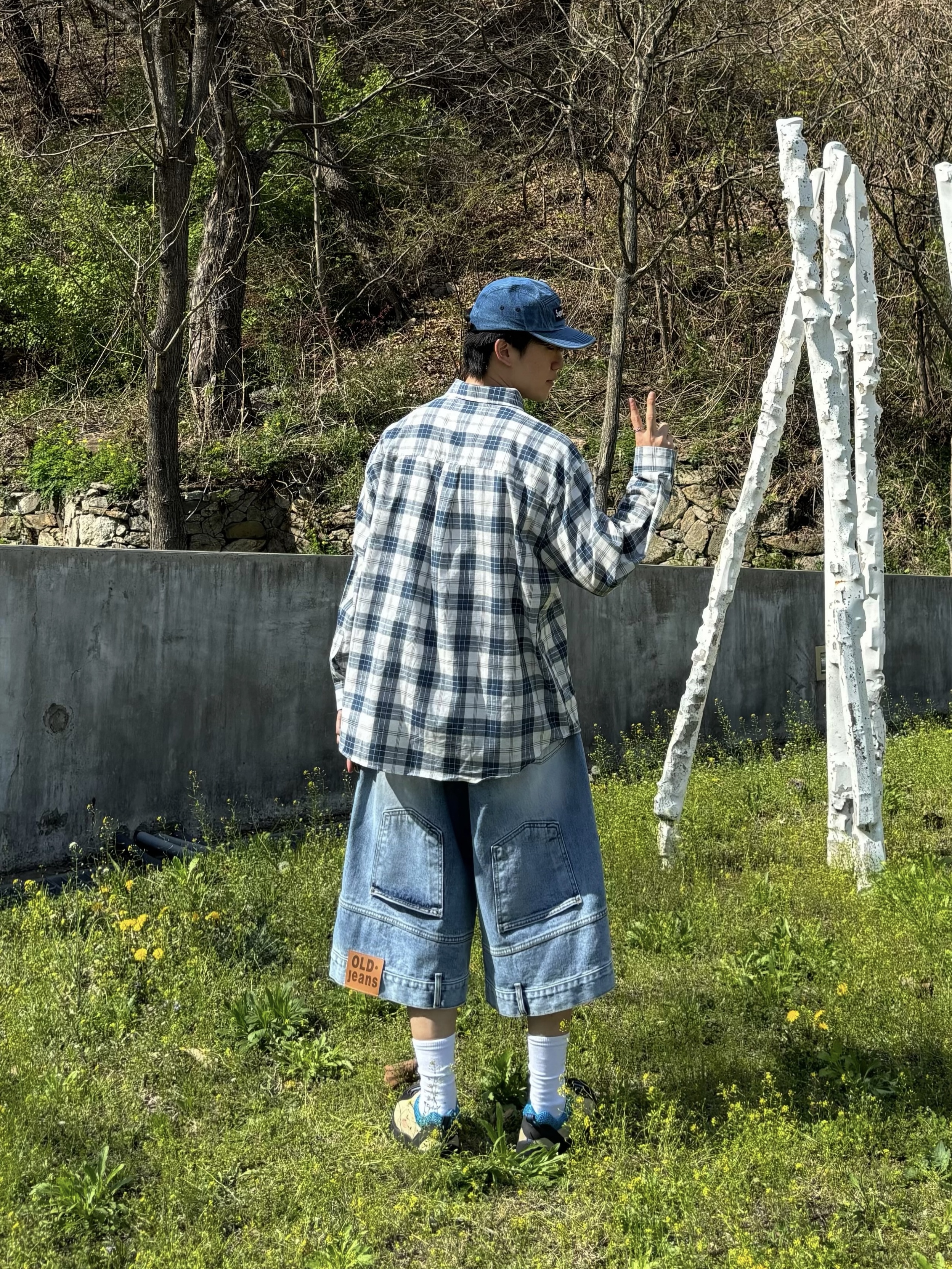Supreme Washed Chino Twill Camp Cap Denim - 24FW, Keen Jasper Rocks SP Sneakers Beige 착용 스타일 - 1
