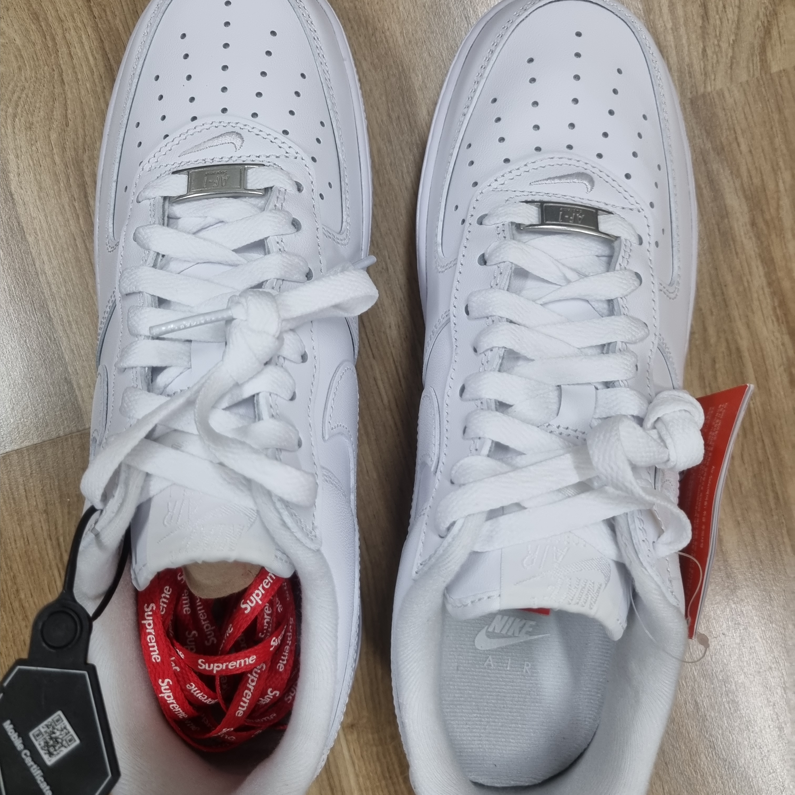 Nike x Supreme Air Force 1 Low White 착용 스타일