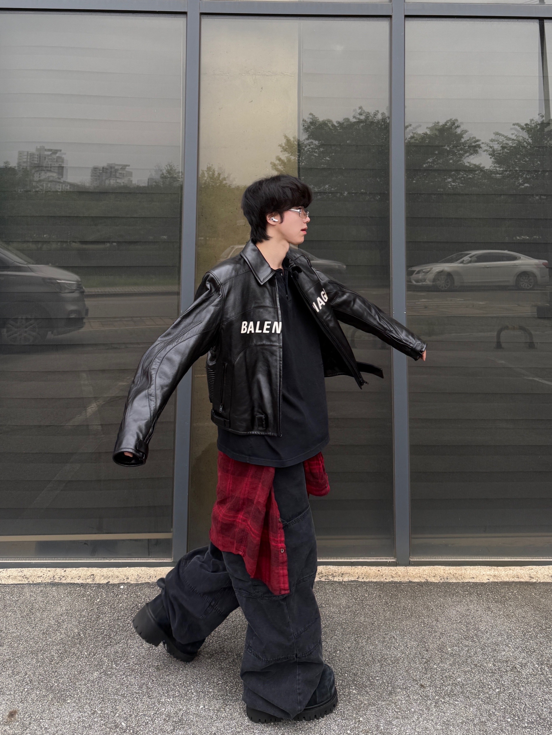 Kamien x MJD Double Hole Belt Black Shearling Calfskin, Balenciaga Stomper Bootie Black 착용 스타일 - 2