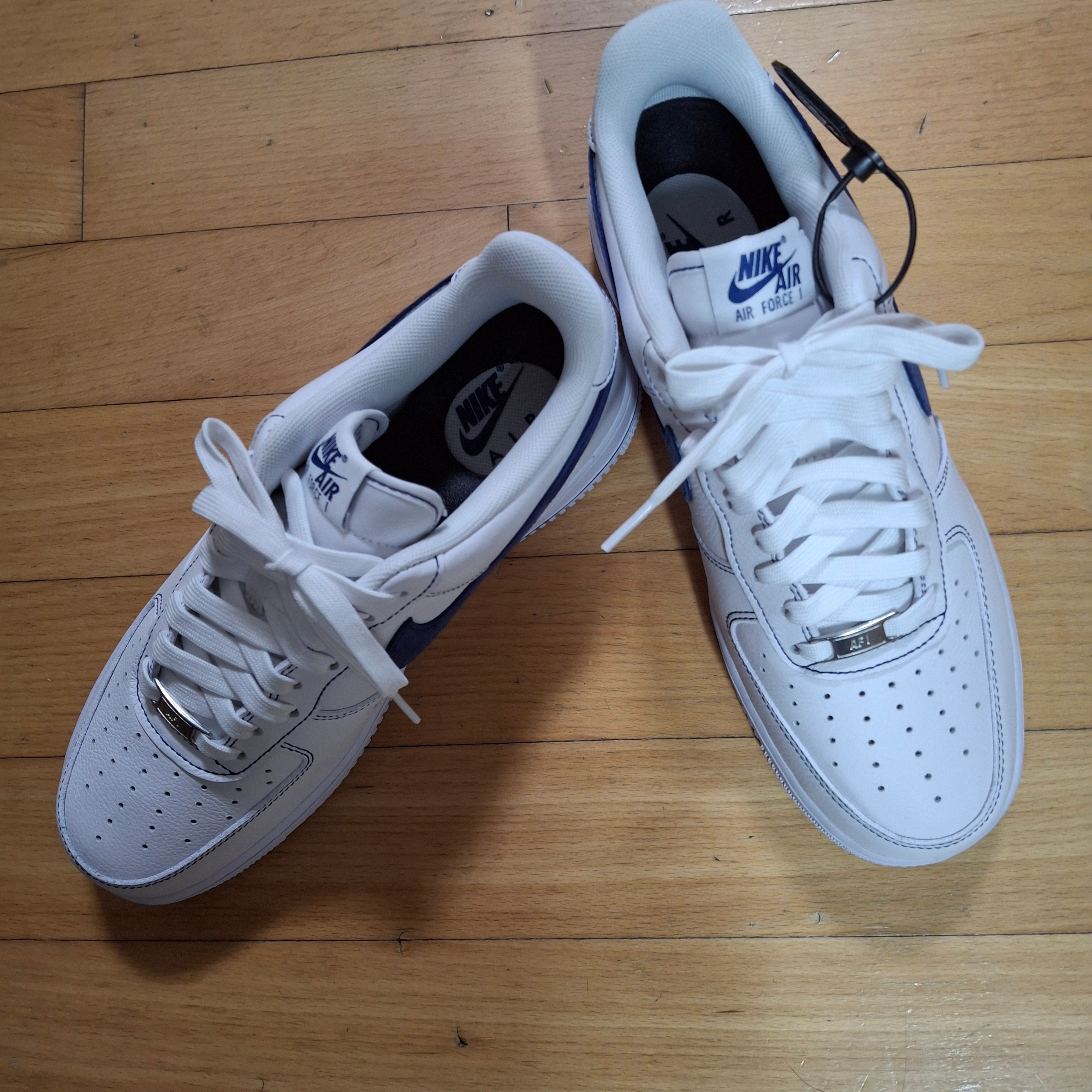 Nike Air Force 1 '07 LV8 White Deep Royal Blue 착용 스타일
