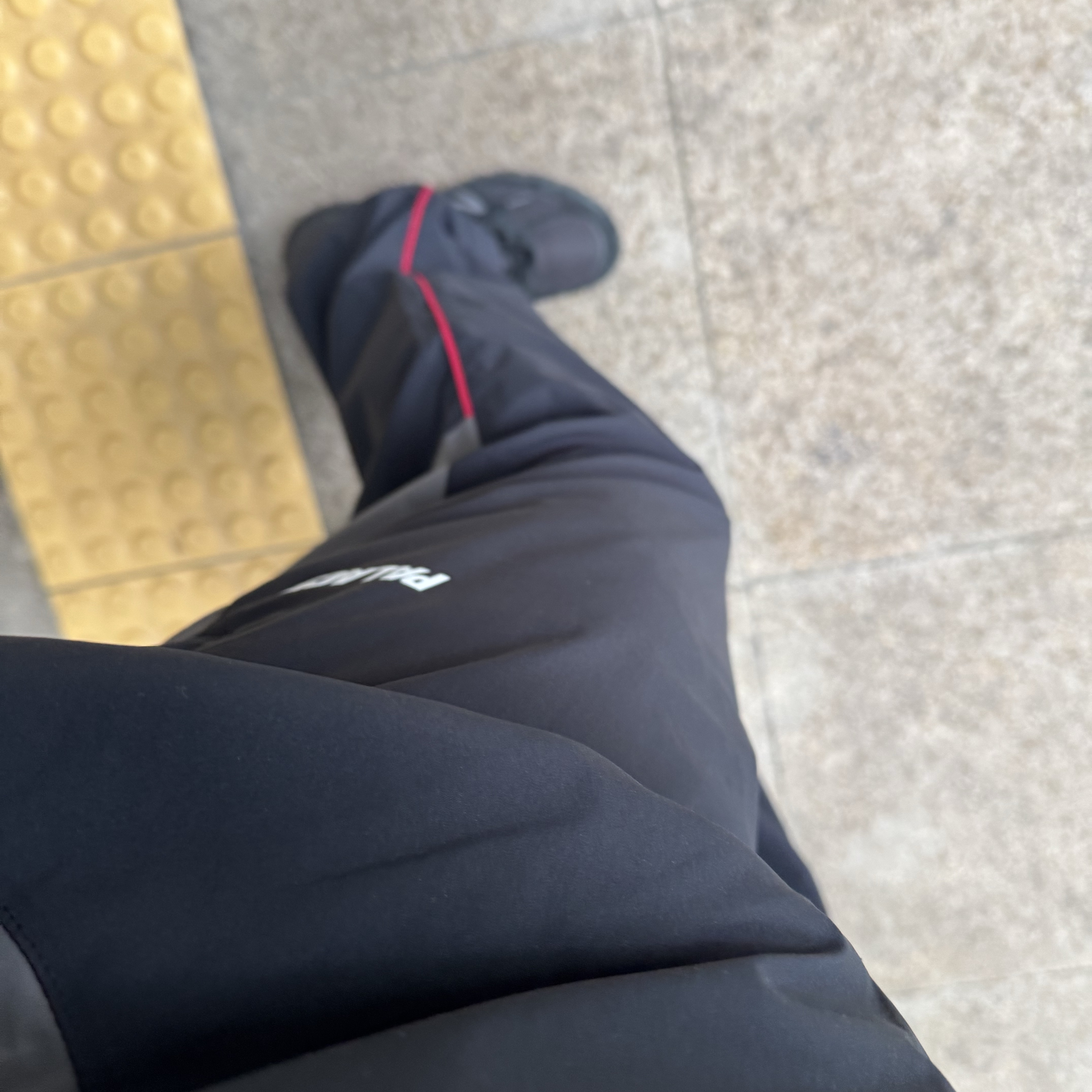 Palace Run It Jacket Black Carbon - 23SS 착용 스타일