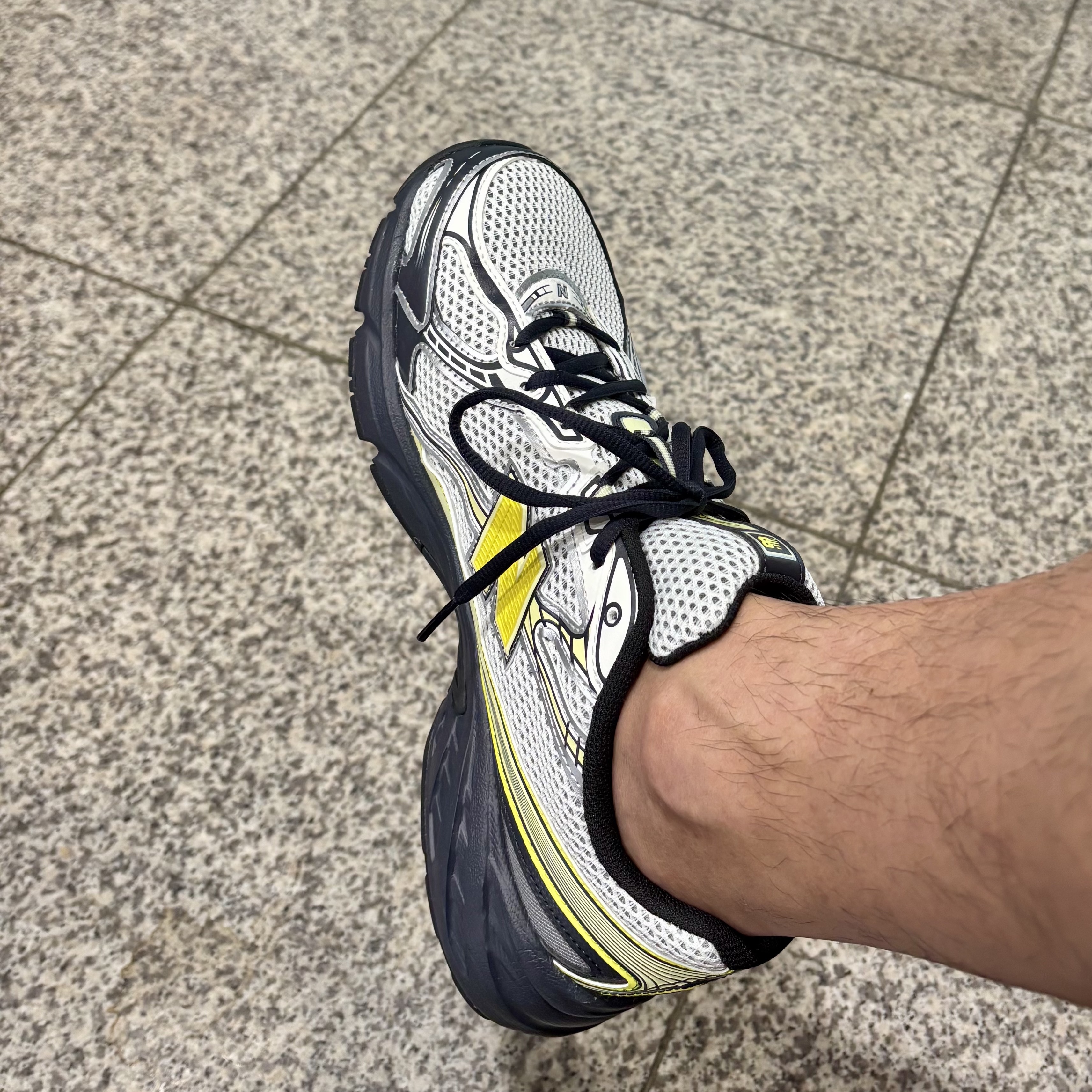 New Balance 740v2 Sea Salt Phantom 착용 스타일 - 1