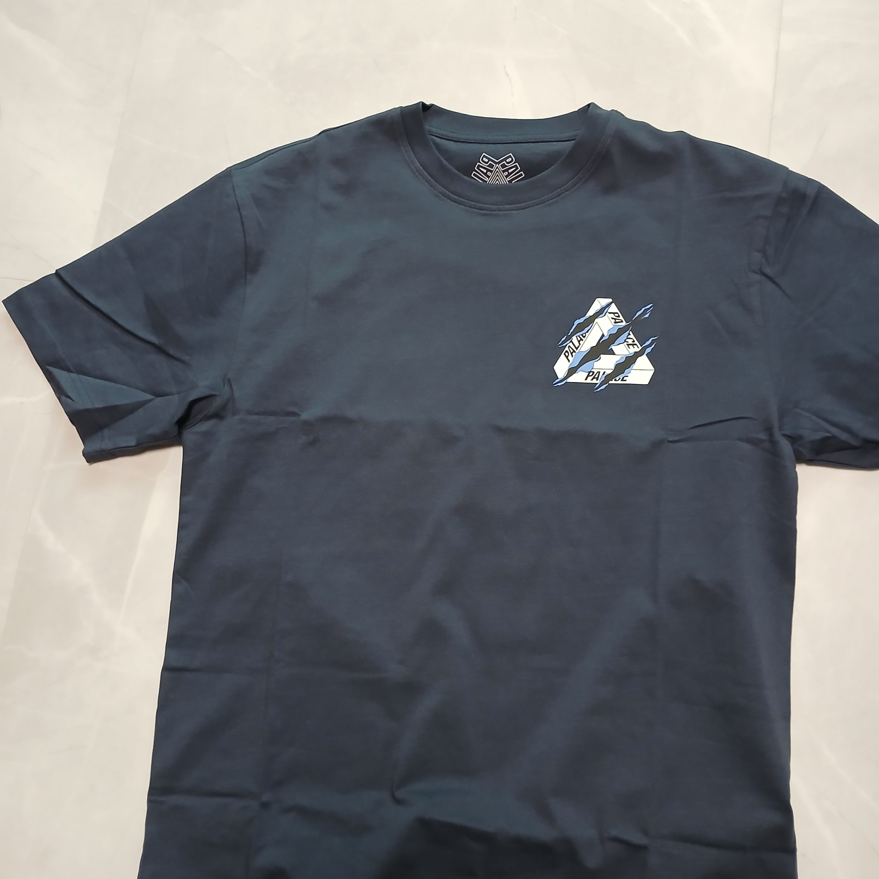 Palace Ripped Tri T-Shirt Navy - 25SS 착용 스타일