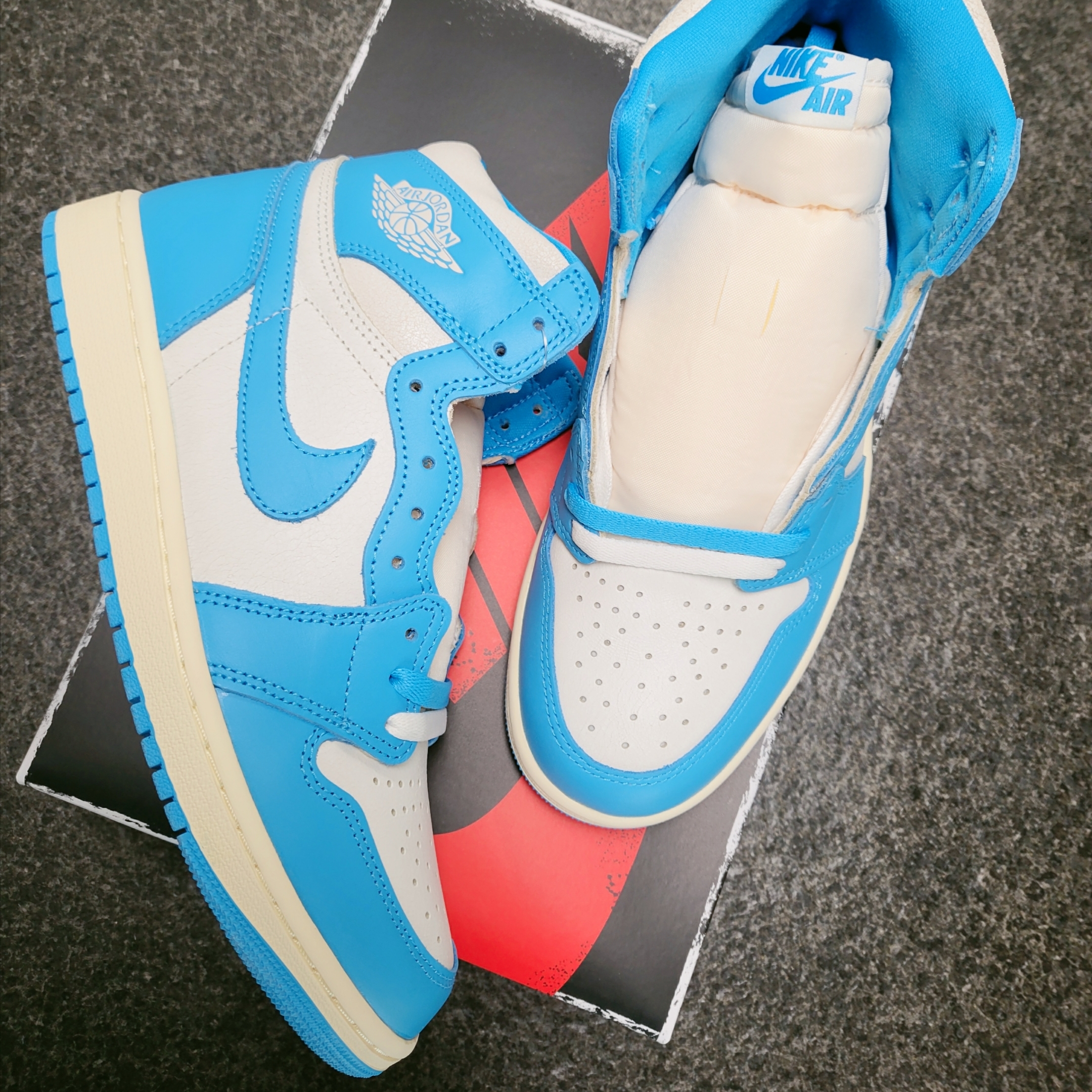 Jordan 1 Retro High OG UNC Reimagined 착용 스타일