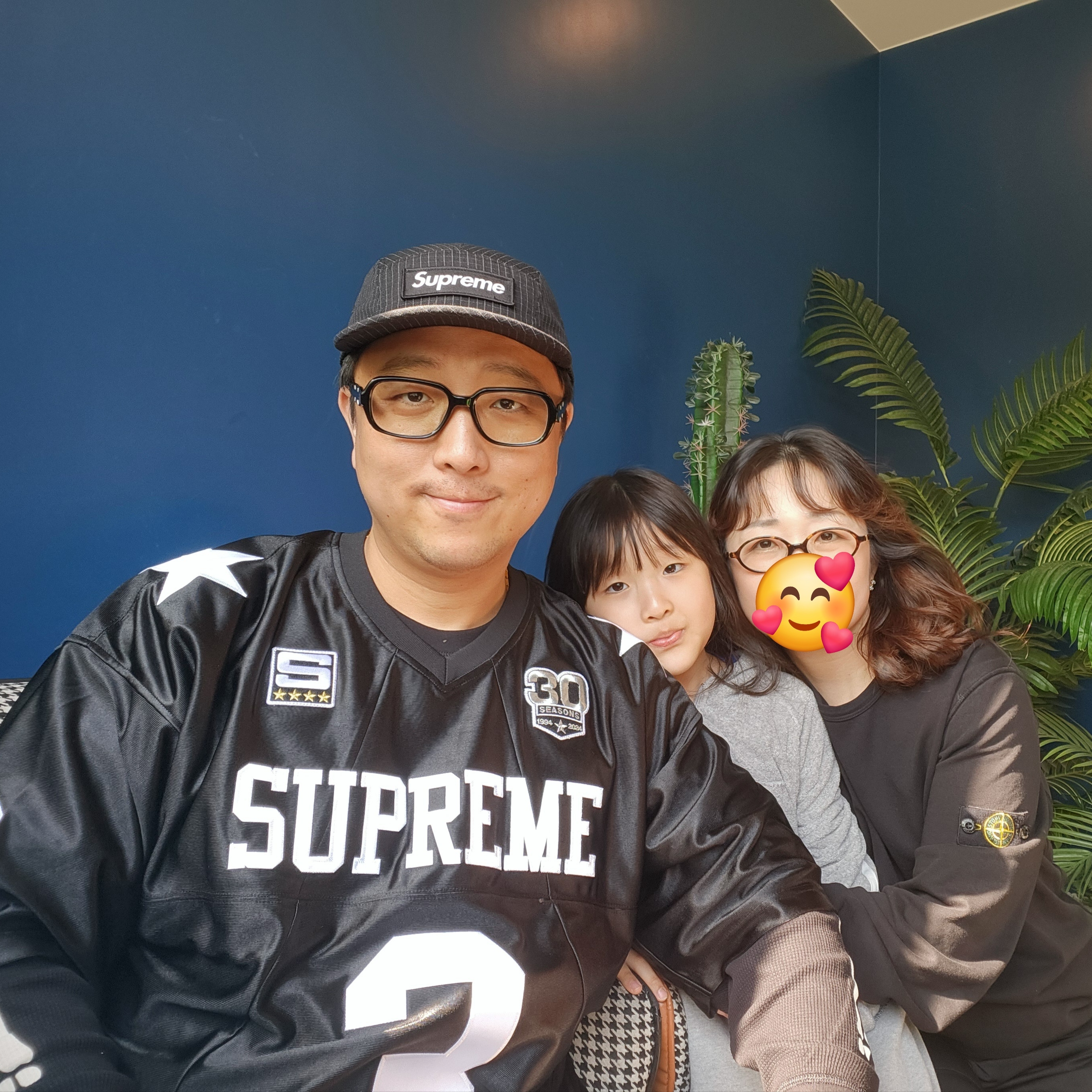 (W) Miu Miu Regard sunglasses Blue Lenses Honey Tortoiseshell Acetate Alternative fit, Gentle Monster x Maison Margiela MM114 Black Clear 착용 스타일 - 1