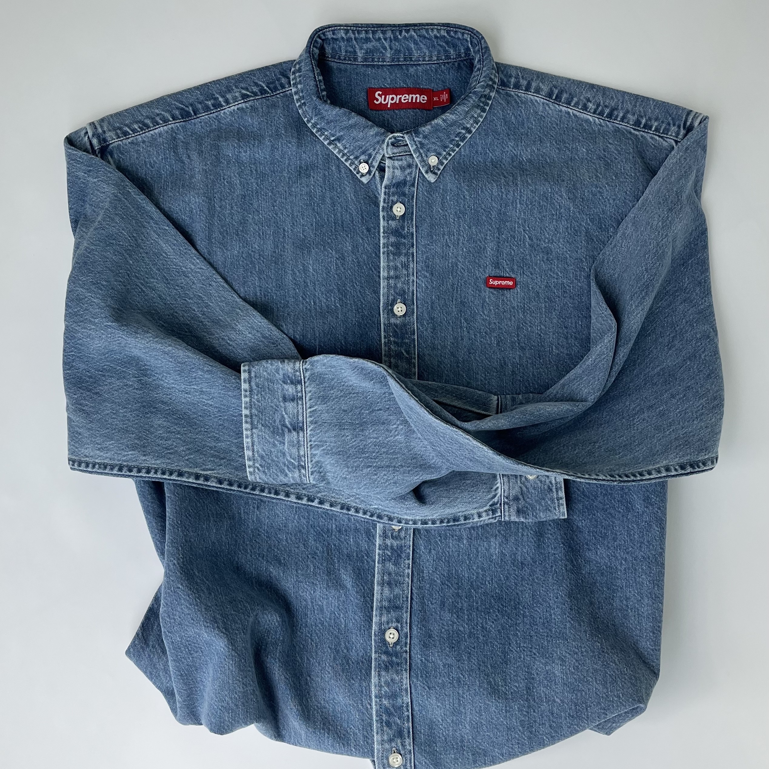 Supreme Small Box Denim Shirt Washed Indigo - 25SS, Supreme Small Box Shirt Rinsed Denim - 24FW 착용 스타일 - 5