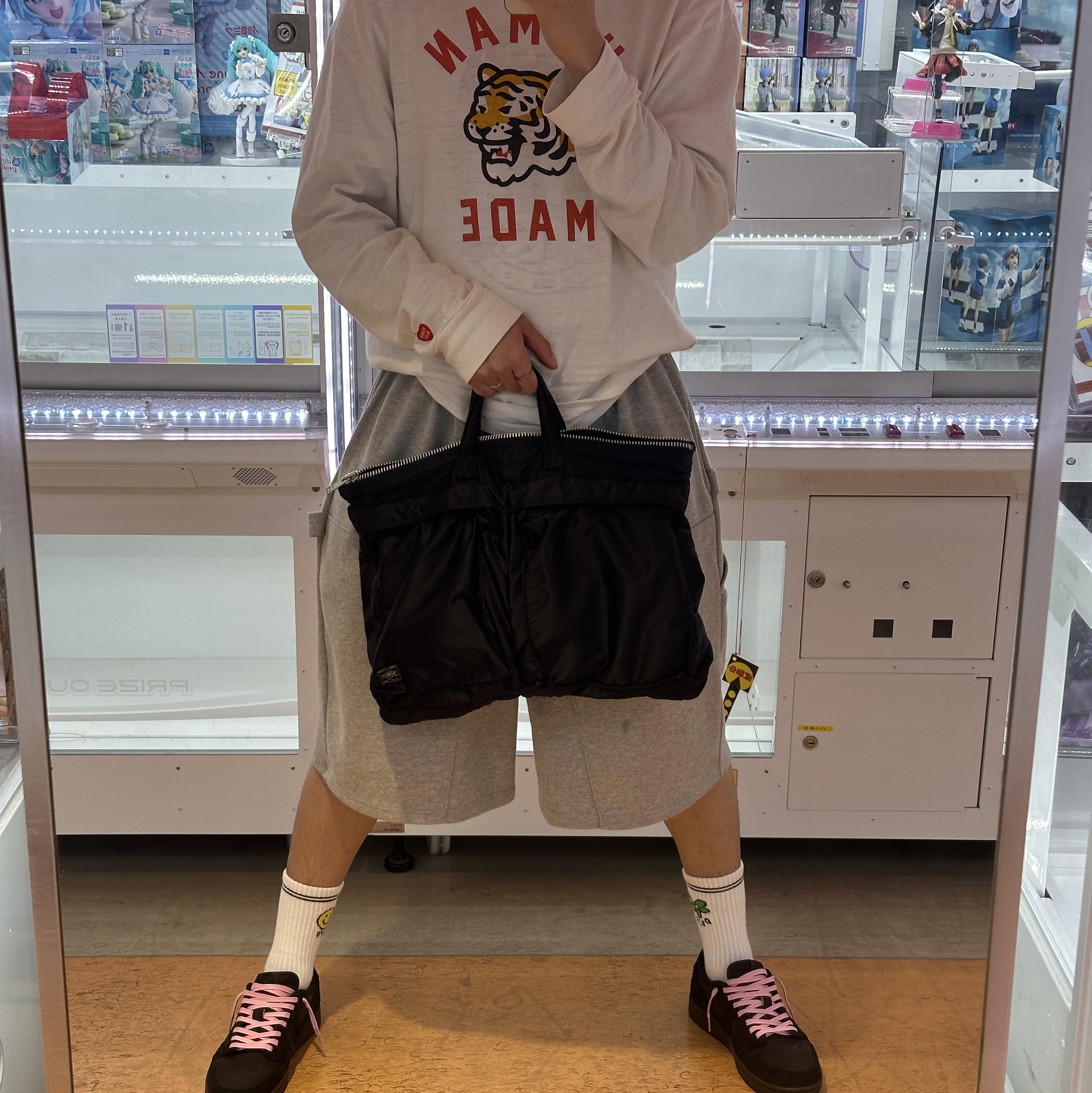 Porter Tanker Short Helmet Bag L Black, Human Made Graphic L/S T-Shirt White 착용 스타일