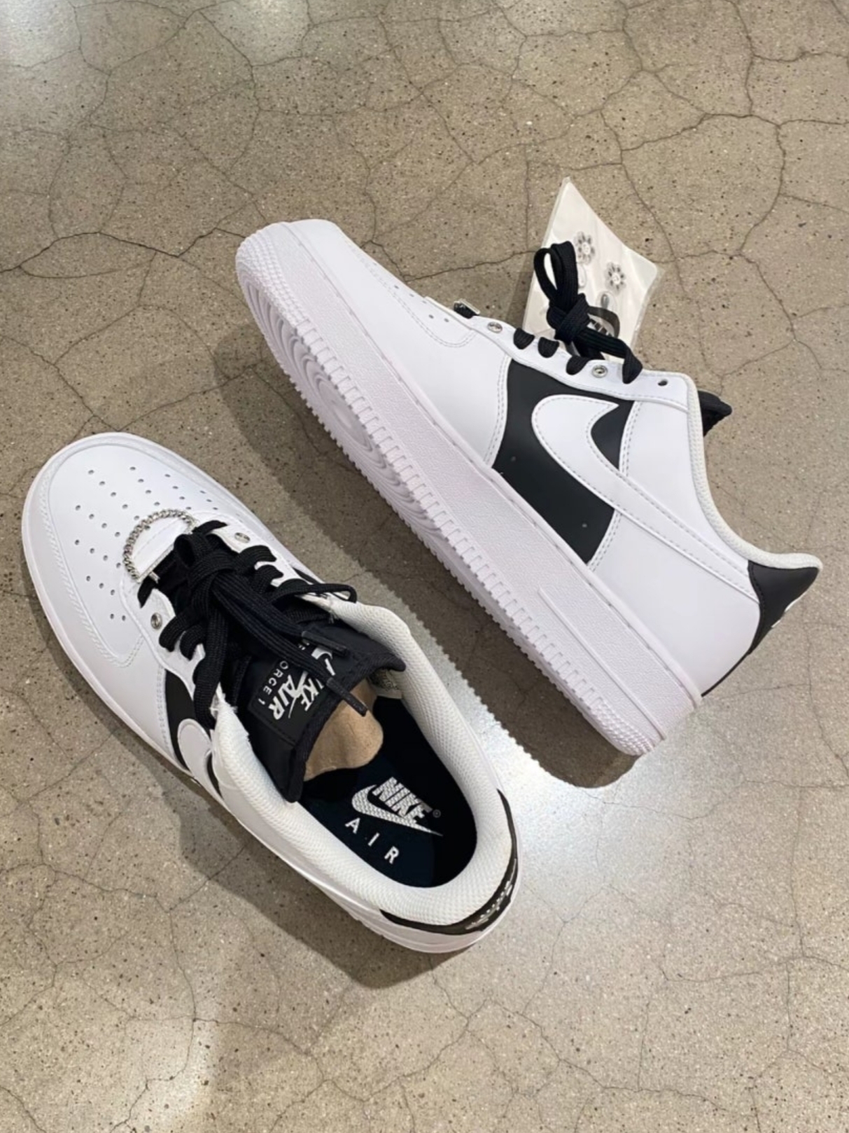 Nike Air Force 1 '07 PRM White Black 착용 스타일
