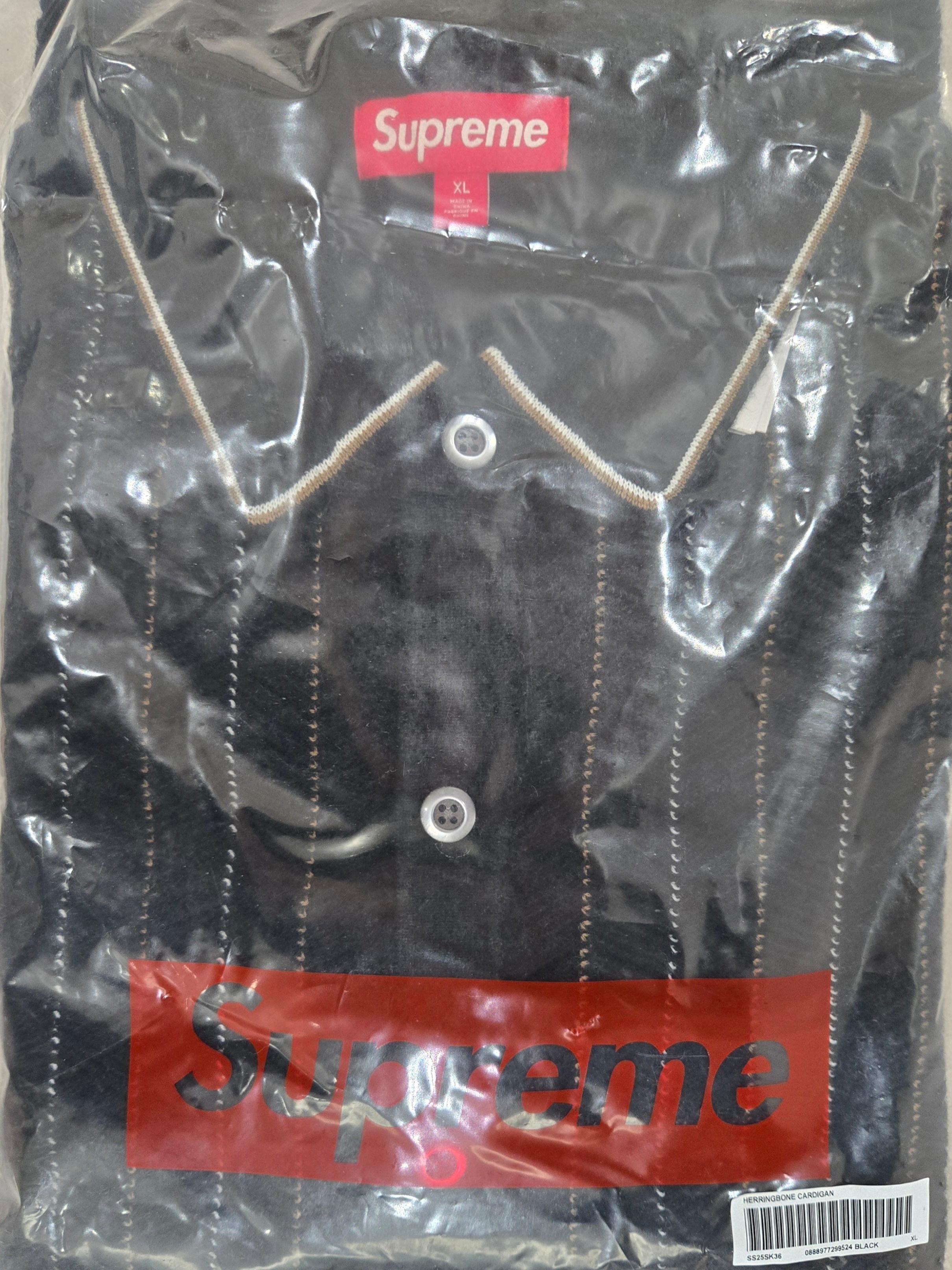 Supreme Herringbone Cardigan Black - 25SS 착용 스타일