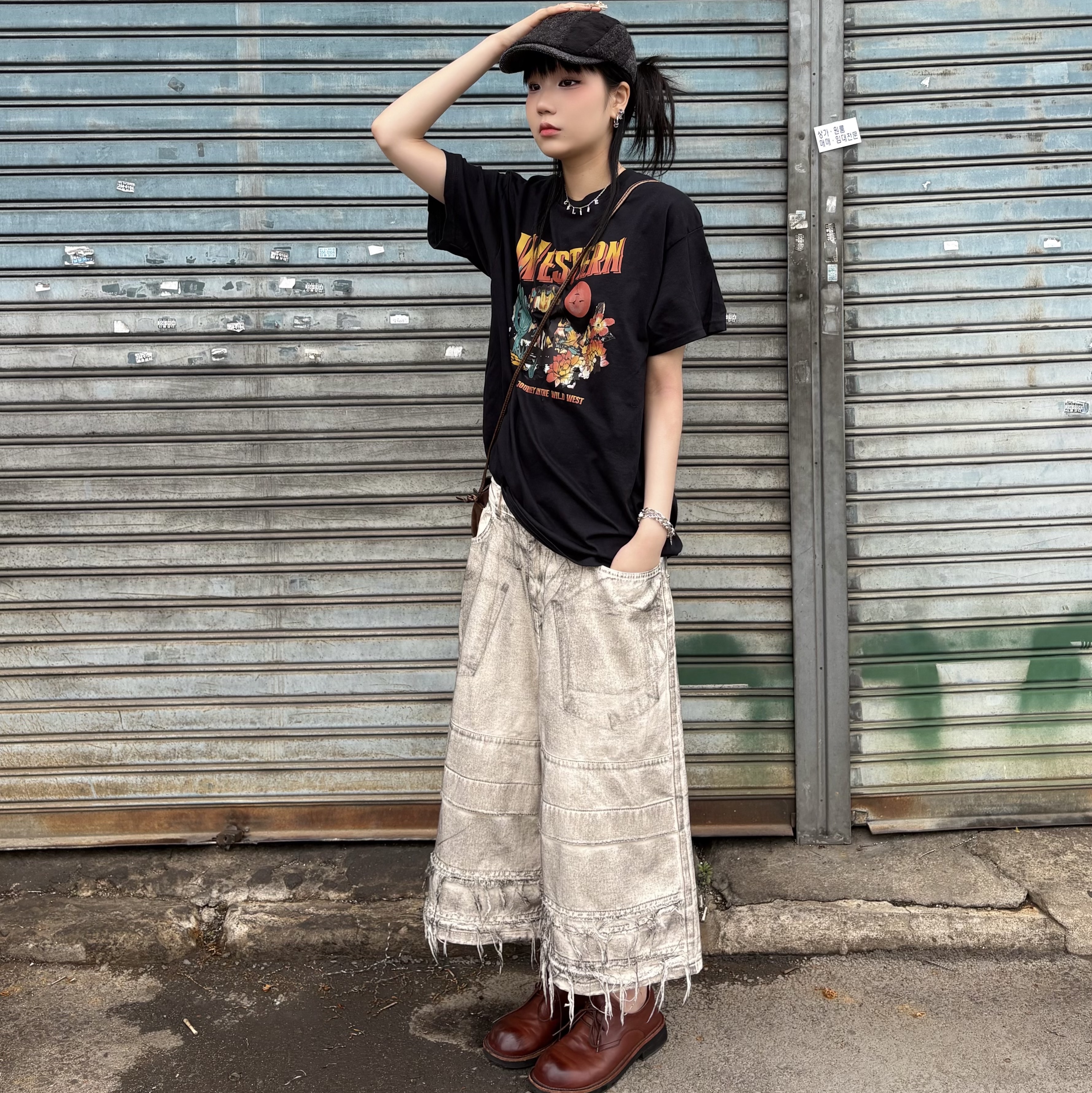 Gildan X American Collection Western T-Shirt Black 착용 스타일 - 2