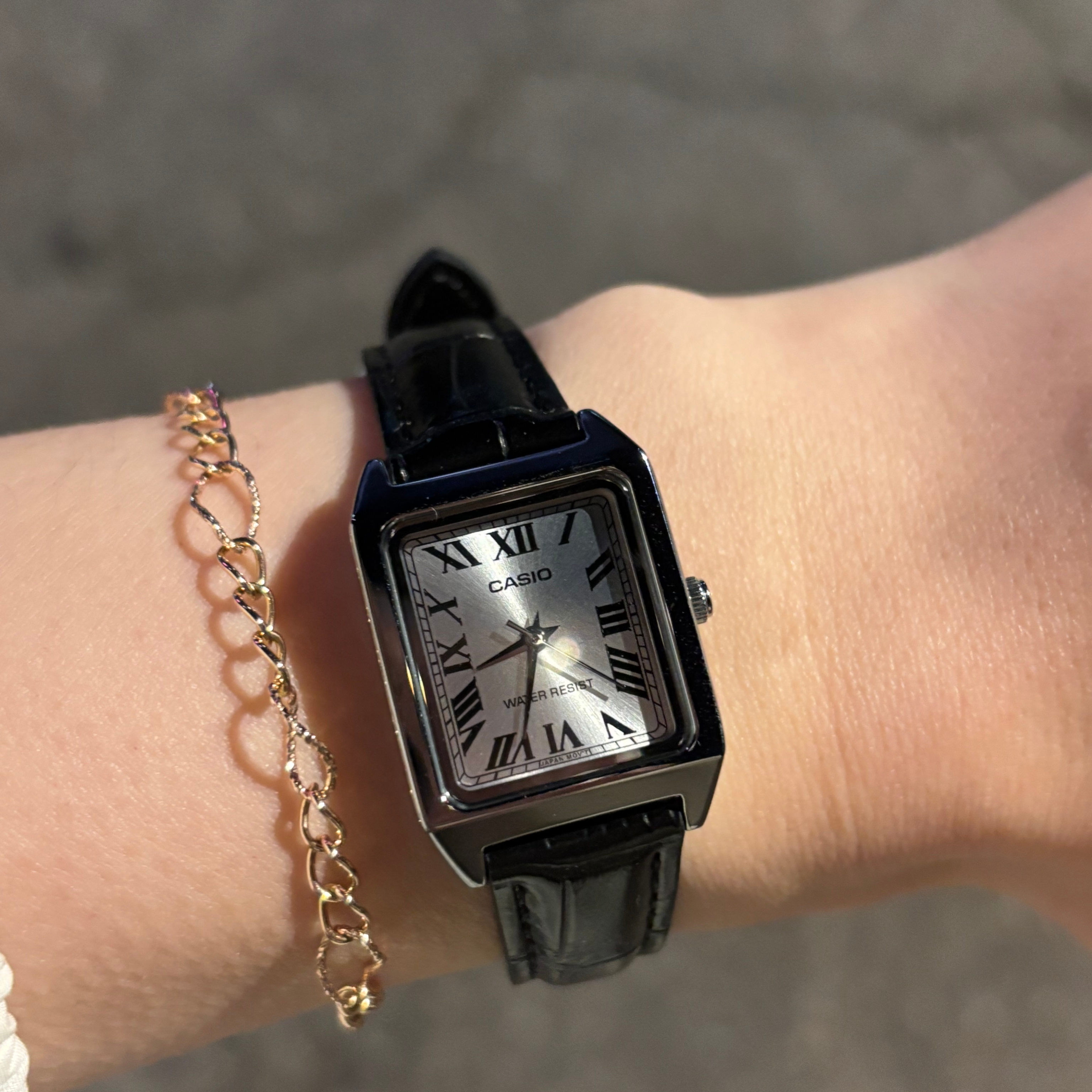 Casio LTP-V007L-7B1 착용 스타일