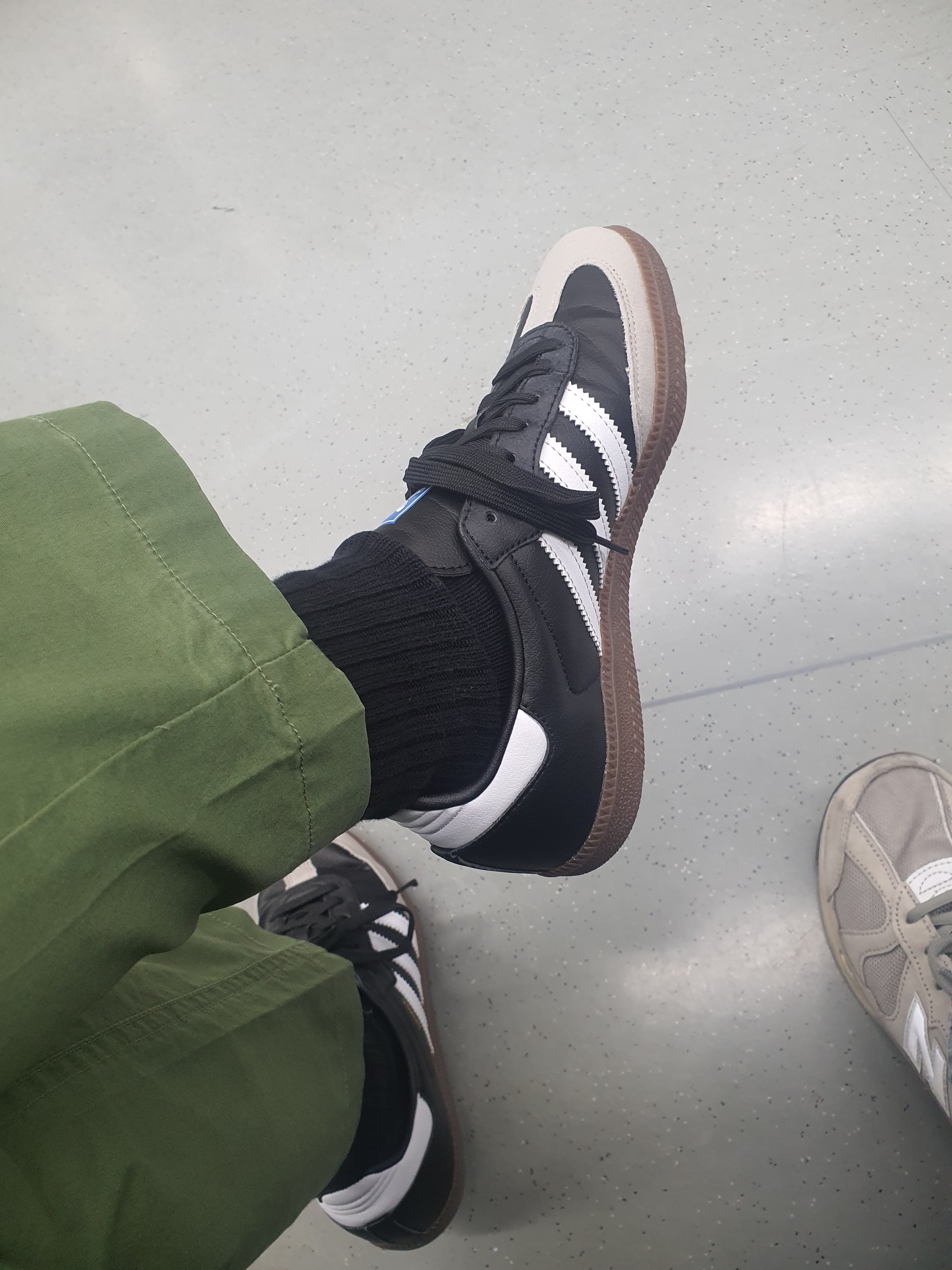 Adidas Samba Vegan Black White 착용 스타일