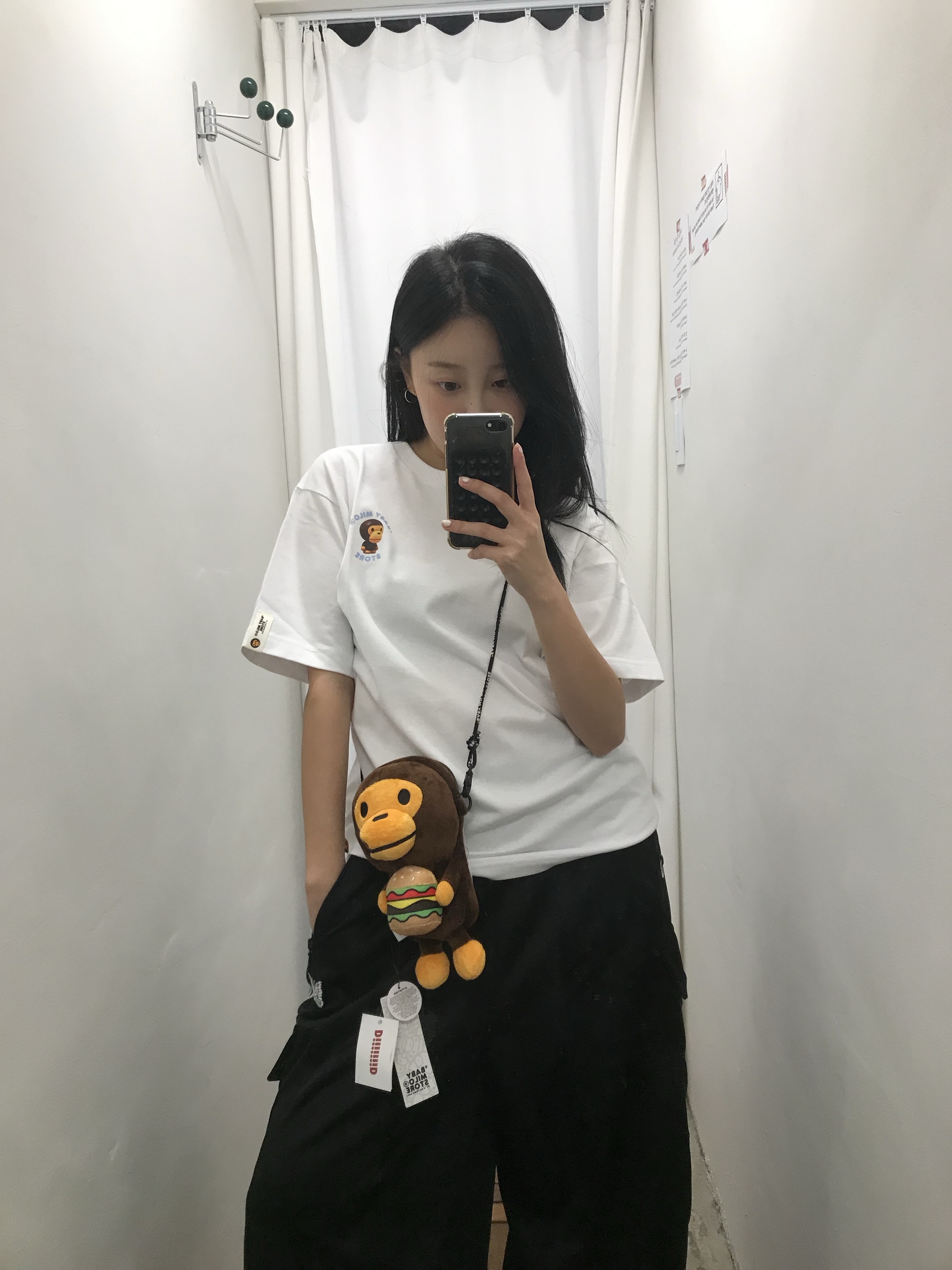 BAPE Baby Milo Mobile Bag 1 Brown 착용 스타일 - 2
