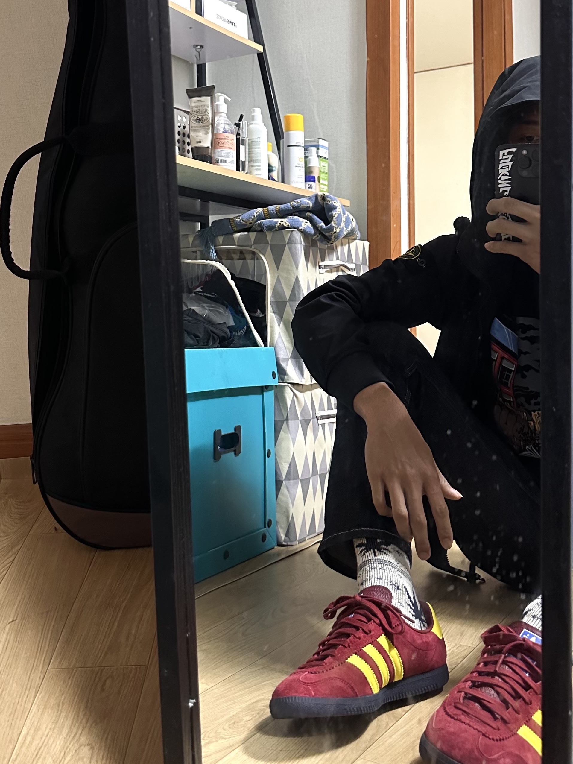 Adidas Warszawa Spezial Noble Maroon, Stone Island Q0122 Soft Shell-R E.DYE Technology Jacket Black - 22FW 착용 스타일 - 2