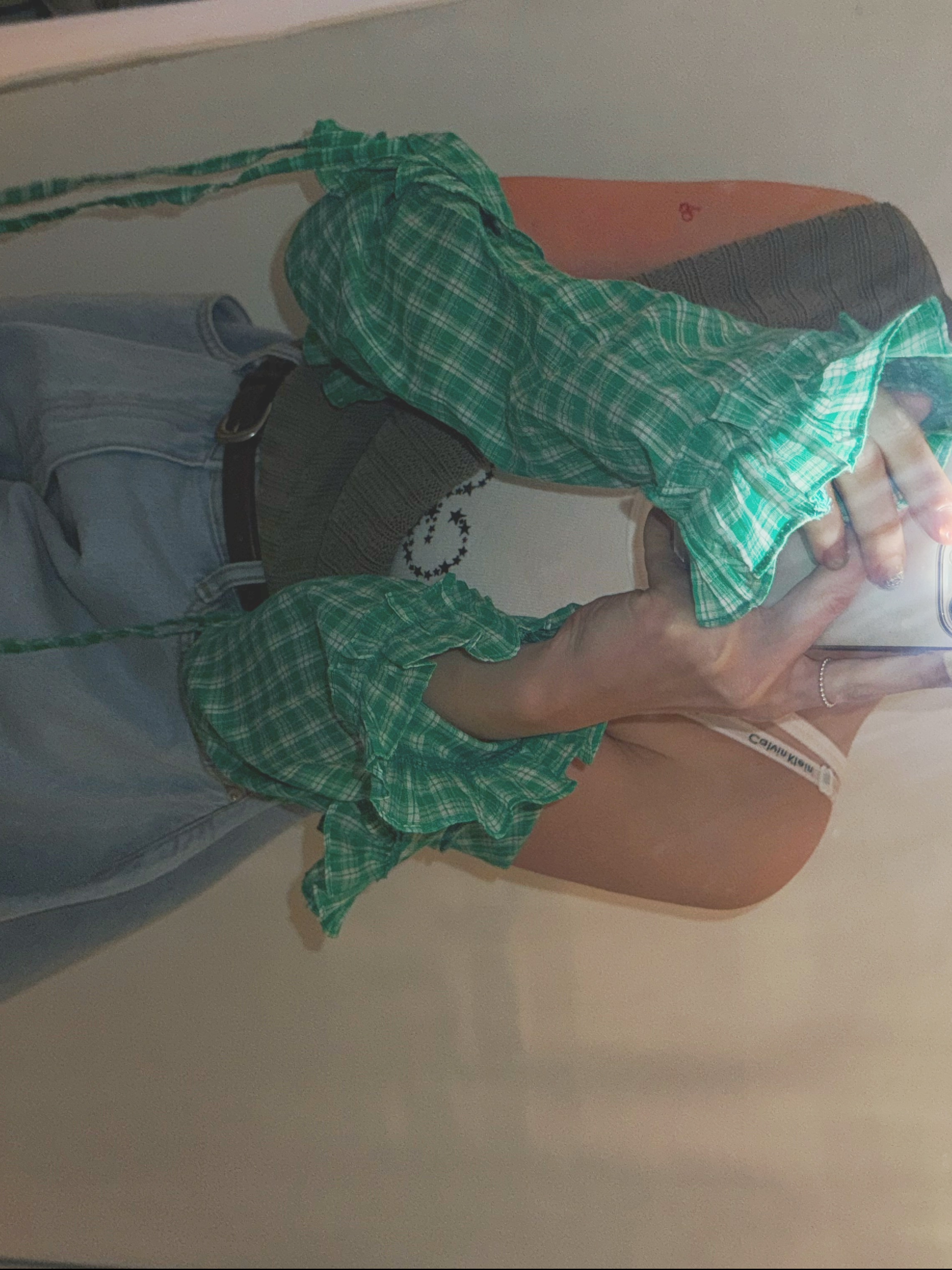 Supreme Washed Chino Twill Camp Cap Green - 24FW, New Era x MoMA New York Yankees Cap Bright Royal 착용 스타일 - 3