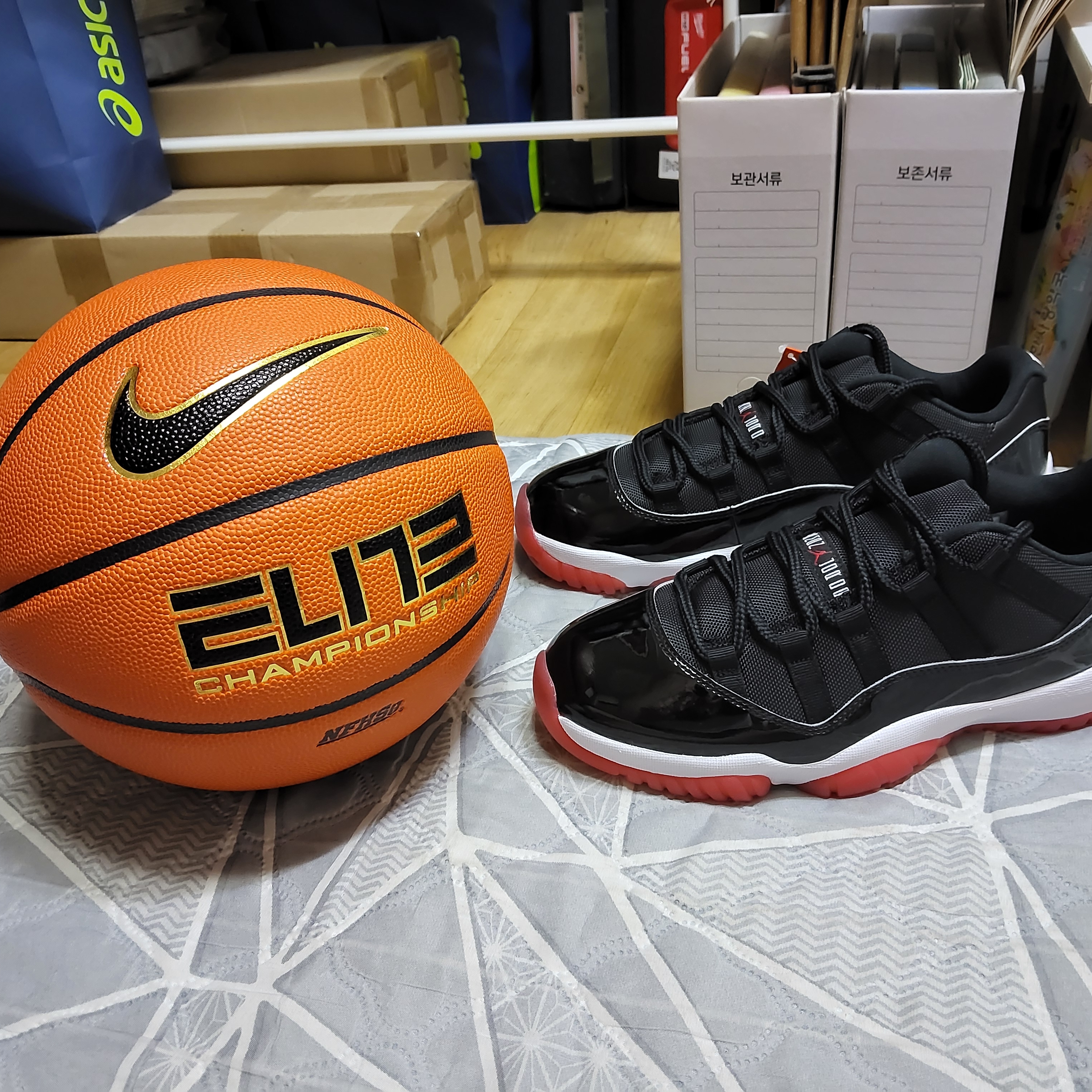 Jordan 11 Retro Low Bred 2025 착용 스타일 - 1