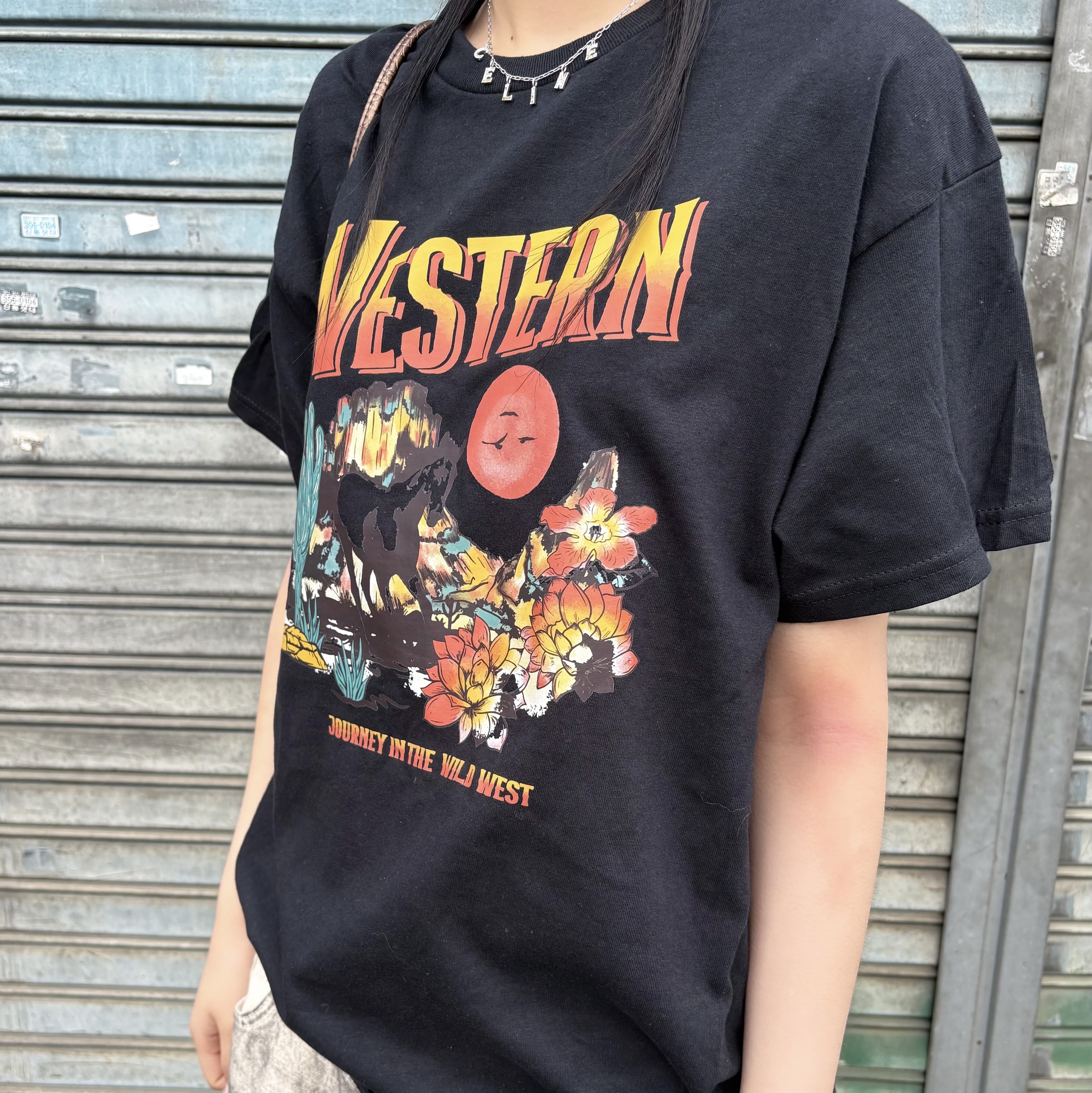 Gildan X American Collection Western T-Shirt Black 착용 스타일 - 7