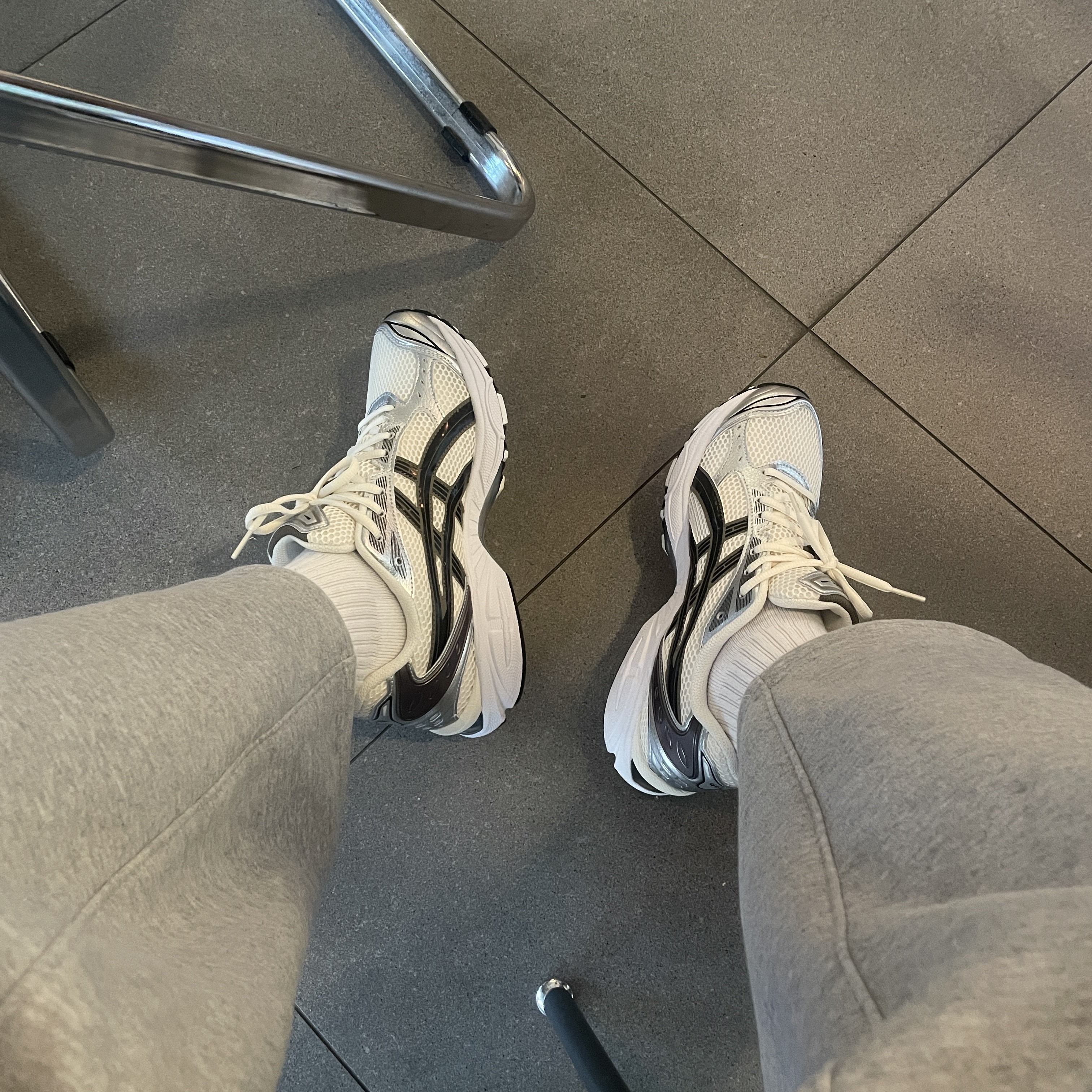 Asics Gel-Kayano 14 Cream Black 착용 스타일