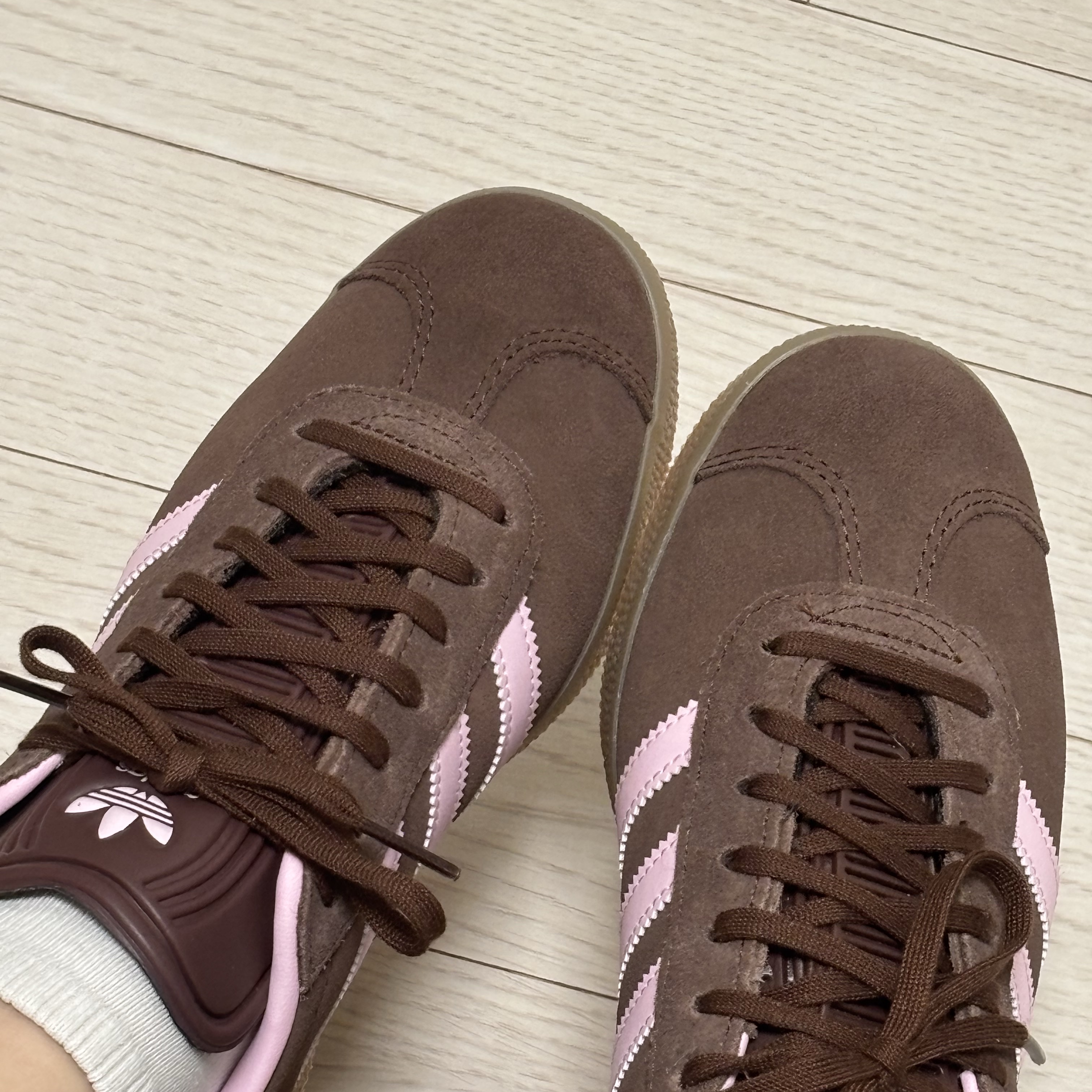 Adidas Gazelle Auburn Clear Pink 착용 스타일