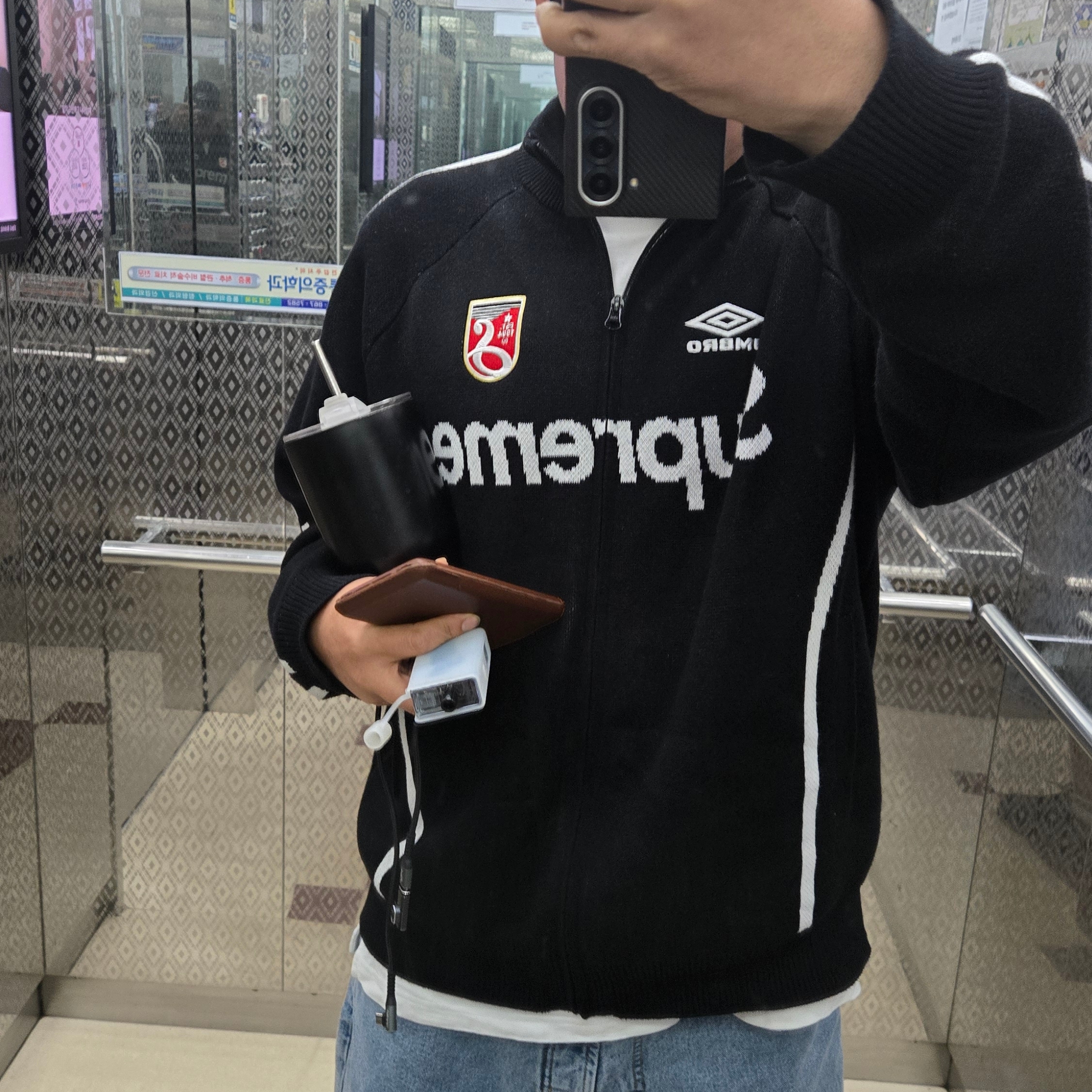 Supreme x Umbro Zip Up Sweater Black - 25SS, Supreme x Marithe Francois Girbaud X-Seam Baggy Denim Shorts Washed Indigo - 25SS 착용 스타일 - 1