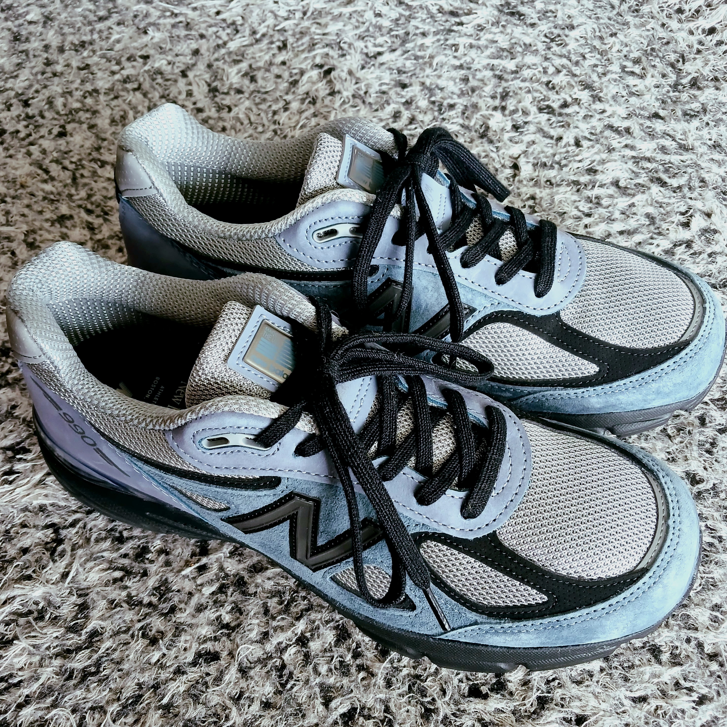 New Balance 990v4 Made in USA Arctic Grey 착용 스타일 - 2
