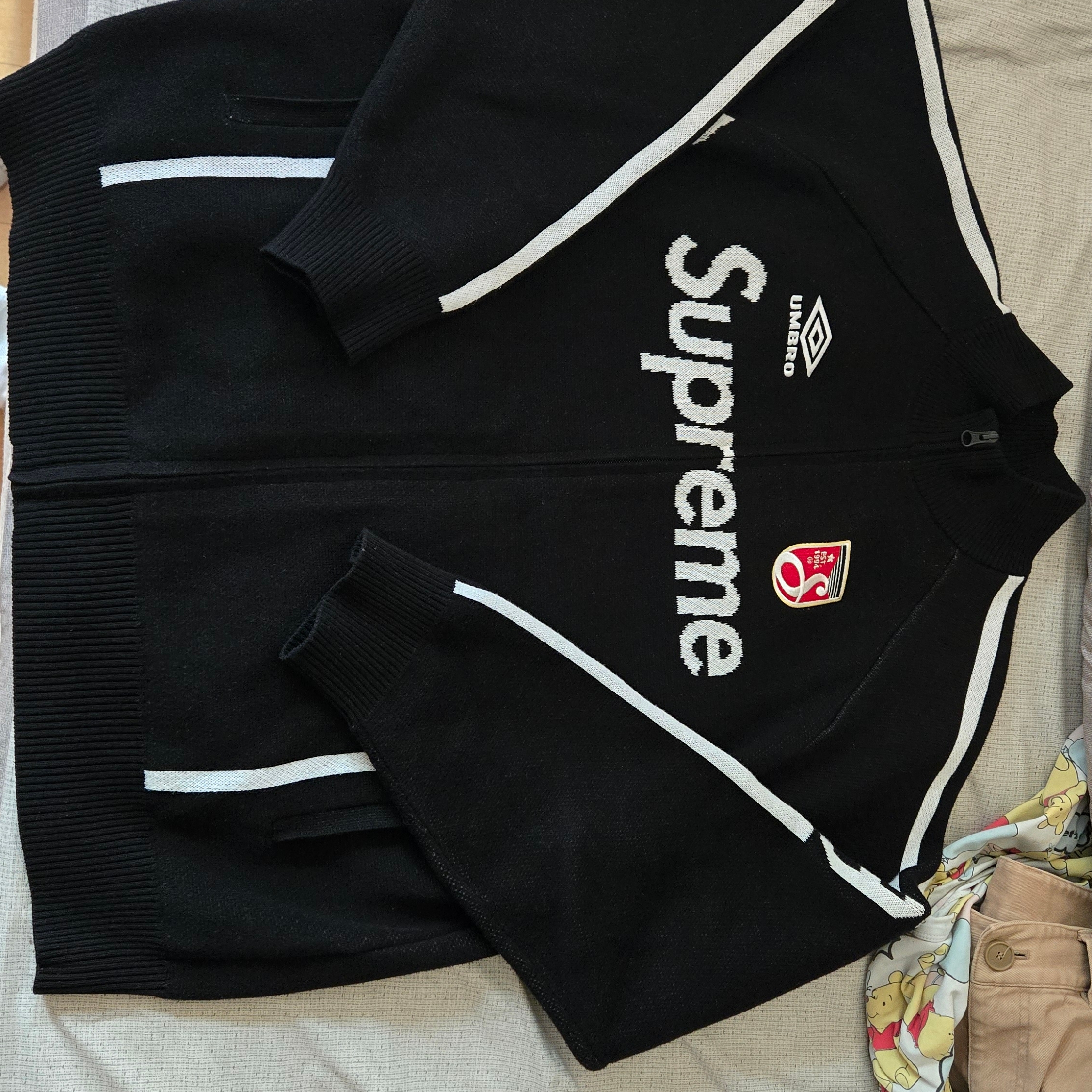 Supreme x Umbro Zip Up Sweater Black - 25SS, Supreme x Marithe Francois Girbaud X-Seam Baggy Denim Shorts Washed Indigo - 25SS 착용 스타일 - 5