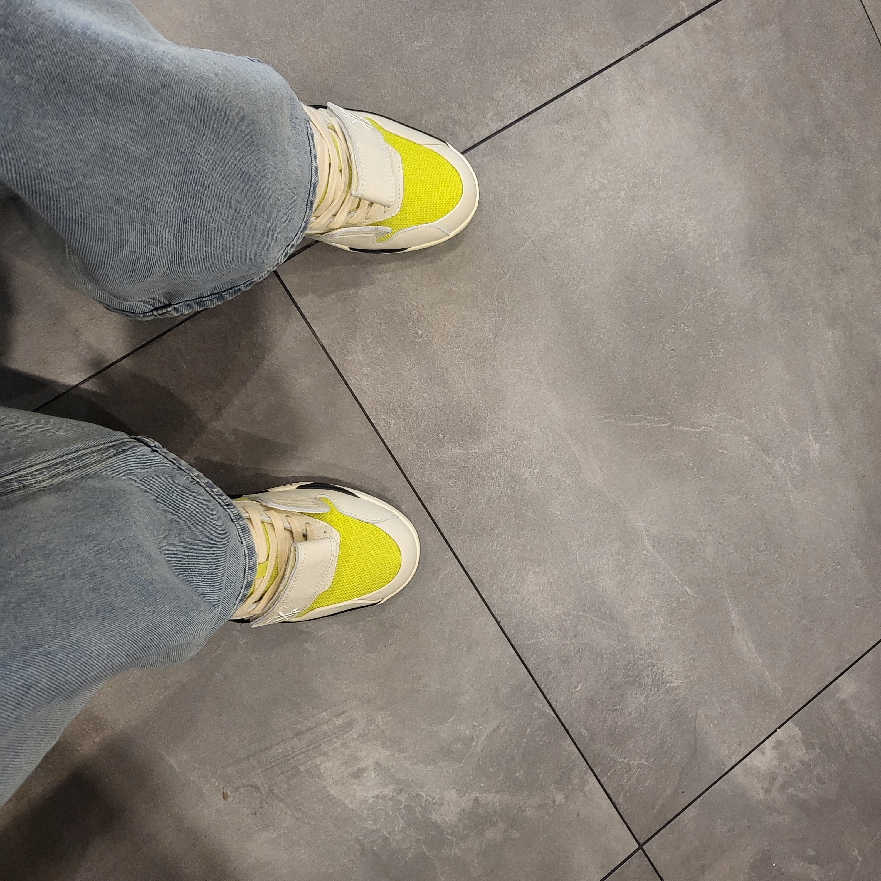 Jordan x Travis Scott Jumpman Jack TR Bright Cactus 착용 스타일 - 1