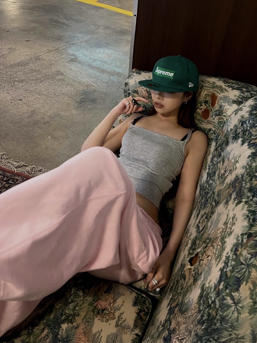 Supreme No Comp Box Logo New Era Green - 21FW 착용 스타일