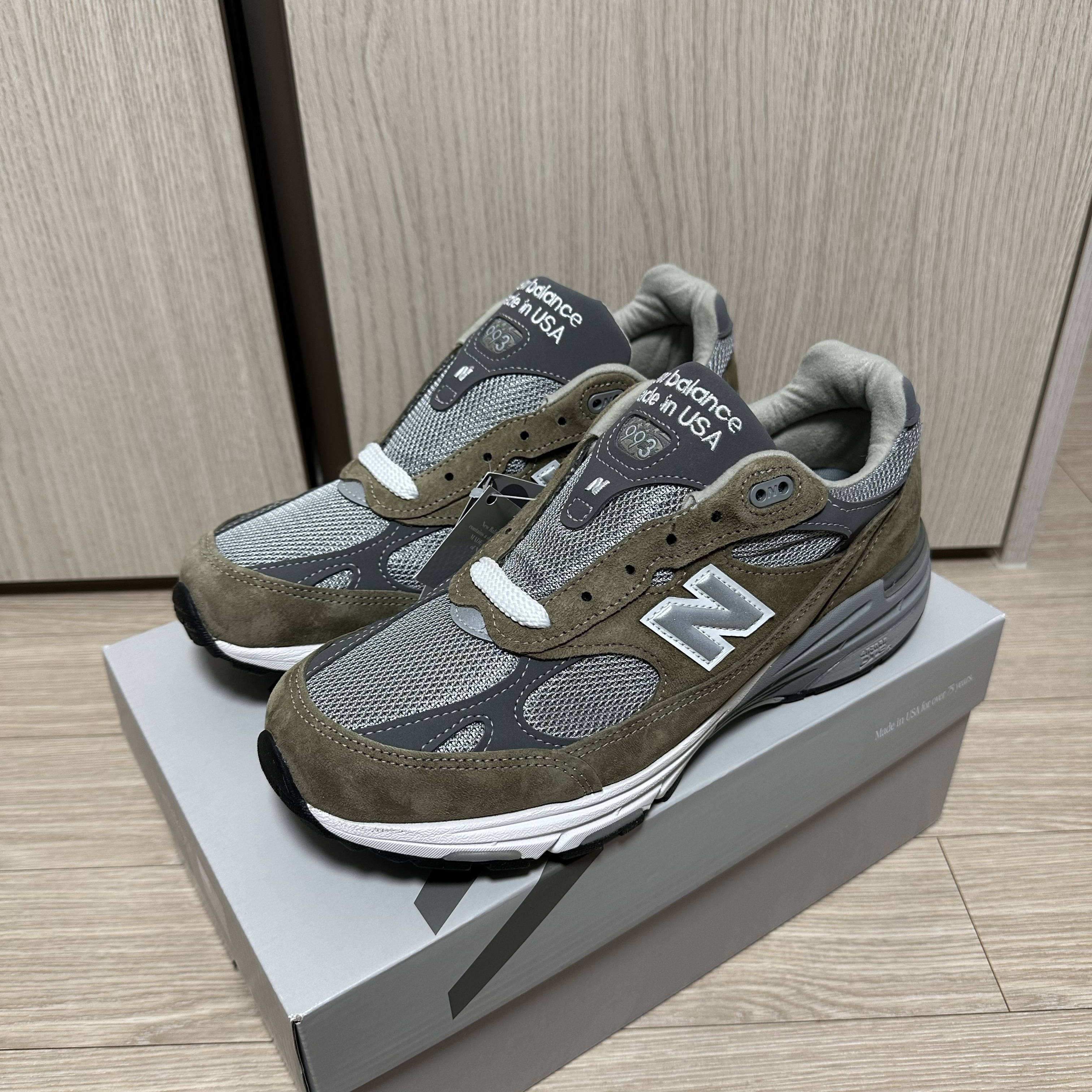 New Balance 993 Made in USA Covert Green Medium Grey - D Standard 착용 스타일